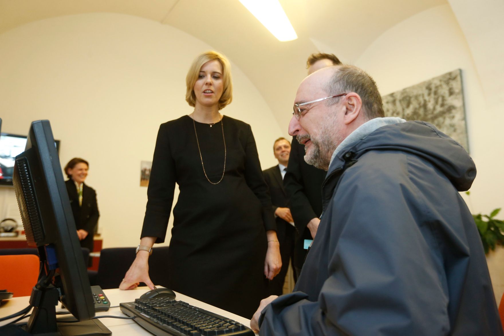 Am 26. Oktober 2014 empfing Staatssekret&auml;rin Sonja Ste&szlig;l im Rahmen des Nationalfeiertages Besucherinnen und Besucher im Bundeskanzleramt.