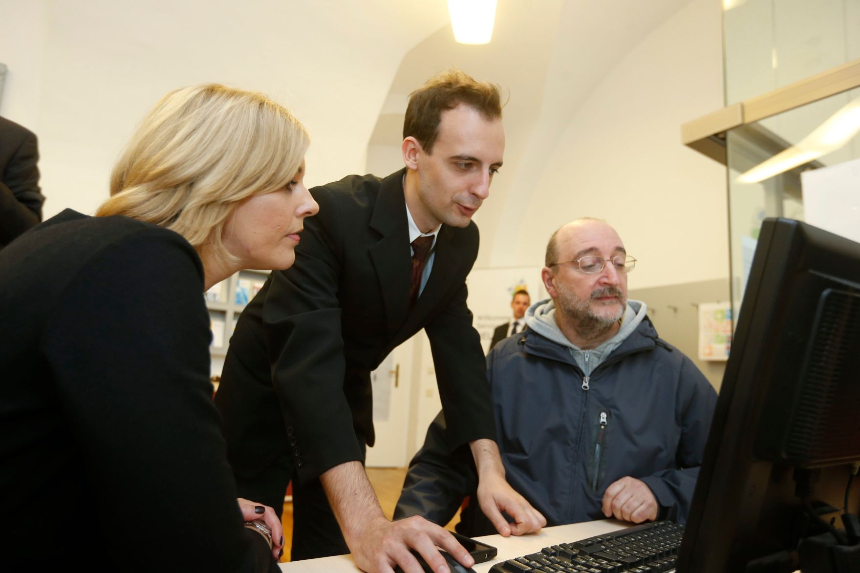 Am 26. Oktober 2014 empfing Staatssekret&auml;rin Sonja Ste&szlig;l im Rahmen des Nationalfeiertages Besucherinnen und Besucher im Bundeskanzleramt.