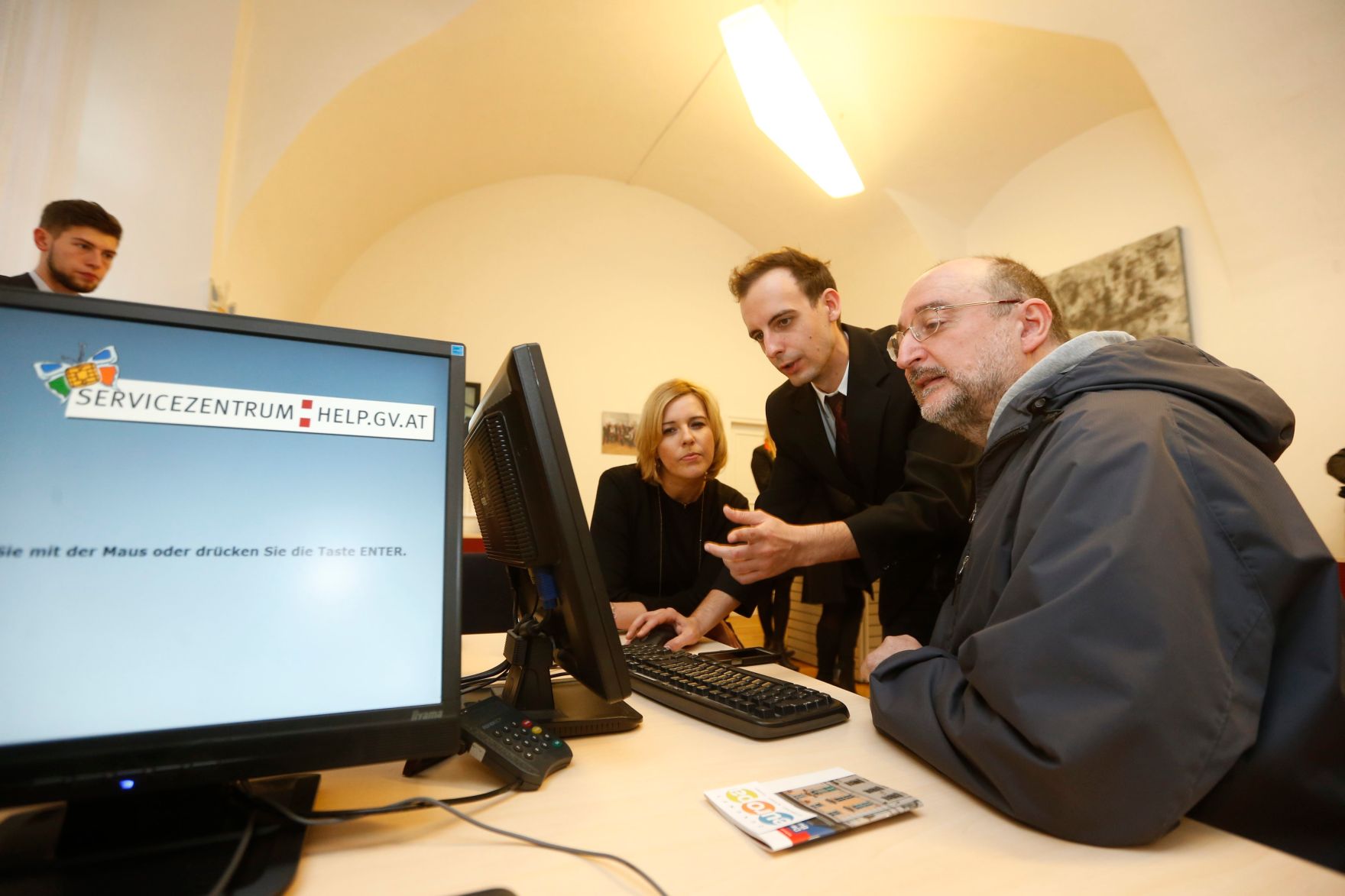 Am 26. Oktober 2014 empfing Staatssekret&auml;rin Sonja Ste&szlig;l im Rahmen des Nationalfeiertages Besucherinnen und Besucher im Bundeskanzleramt.