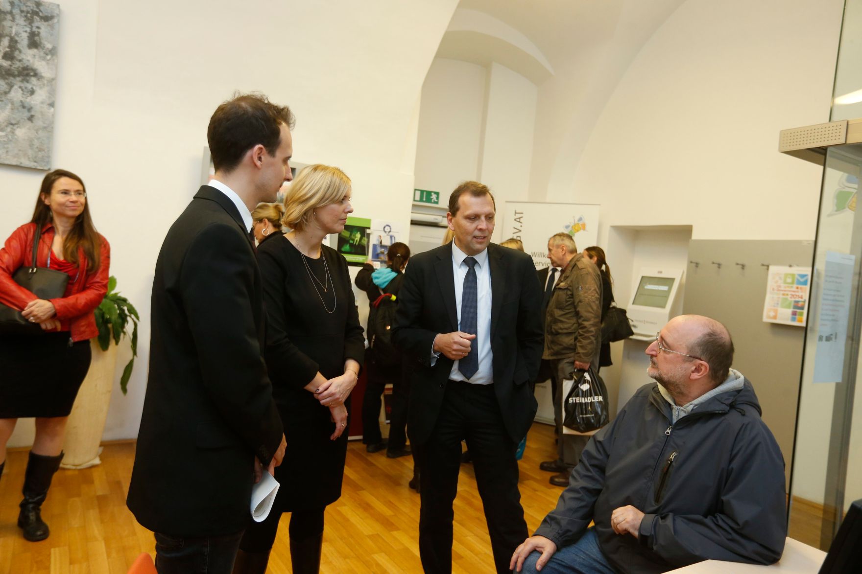 Am 26. Oktober 2014 empfing Staatssekret&auml;rin Sonja Ste&szlig;l im Rahmen des Nationalfeiertages Besucherinnen und Besucher im Bundeskanzleramt.