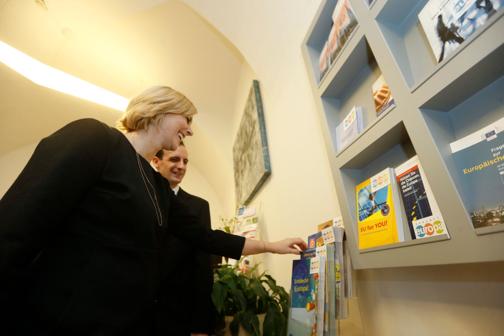 Am 26. Oktober 2014 empfing Staatssekret&auml;rin Sonja Ste&szlig;l im Rahmen des Nationalfeiertages Besucherinnen und Besucher im Bundeskanzleramt.
