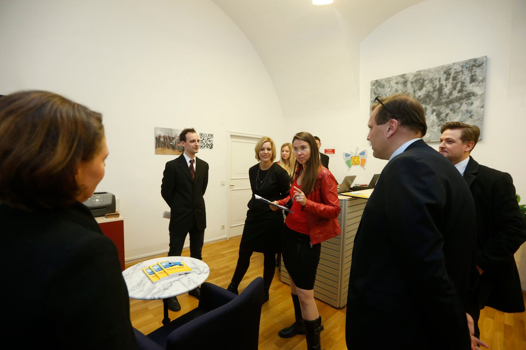 Am 26. Oktober 2014 empfing Staatssekret&auml;rin Sonja Ste&szlig;l im Rahmen des Nationalfeiertages Besucherinnen und Besucher im Bundeskanzleramt.