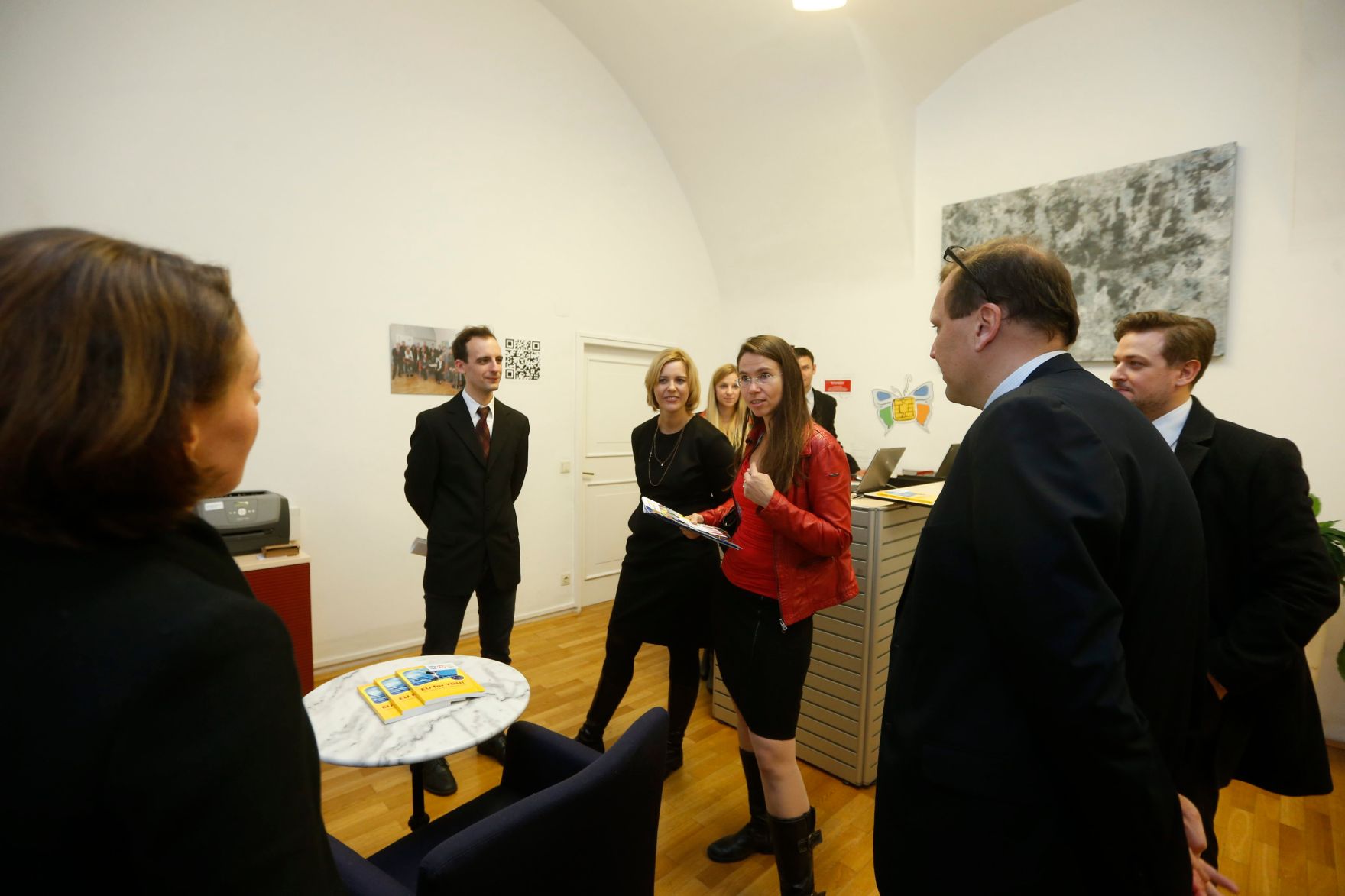 Am 26. Oktober 2014 empfing Staatssekret&auml;rin Sonja Ste&szlig;l im Rahmen des Nationalfeiertages Besucherinnen und Besucher im Bundeskanzleramt.