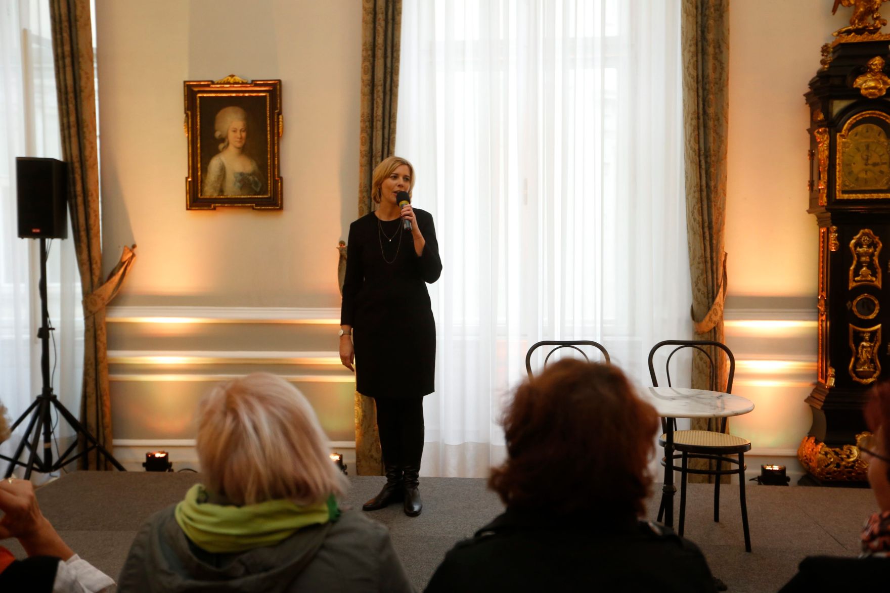 Am 26. Oktober 2014 empfing Staatssekret&auml;rin Sonja Ste&szlig;l im Rahmen des Nationalfeiertages Besucherinnen und Besucher im Bundeskanzleramt.