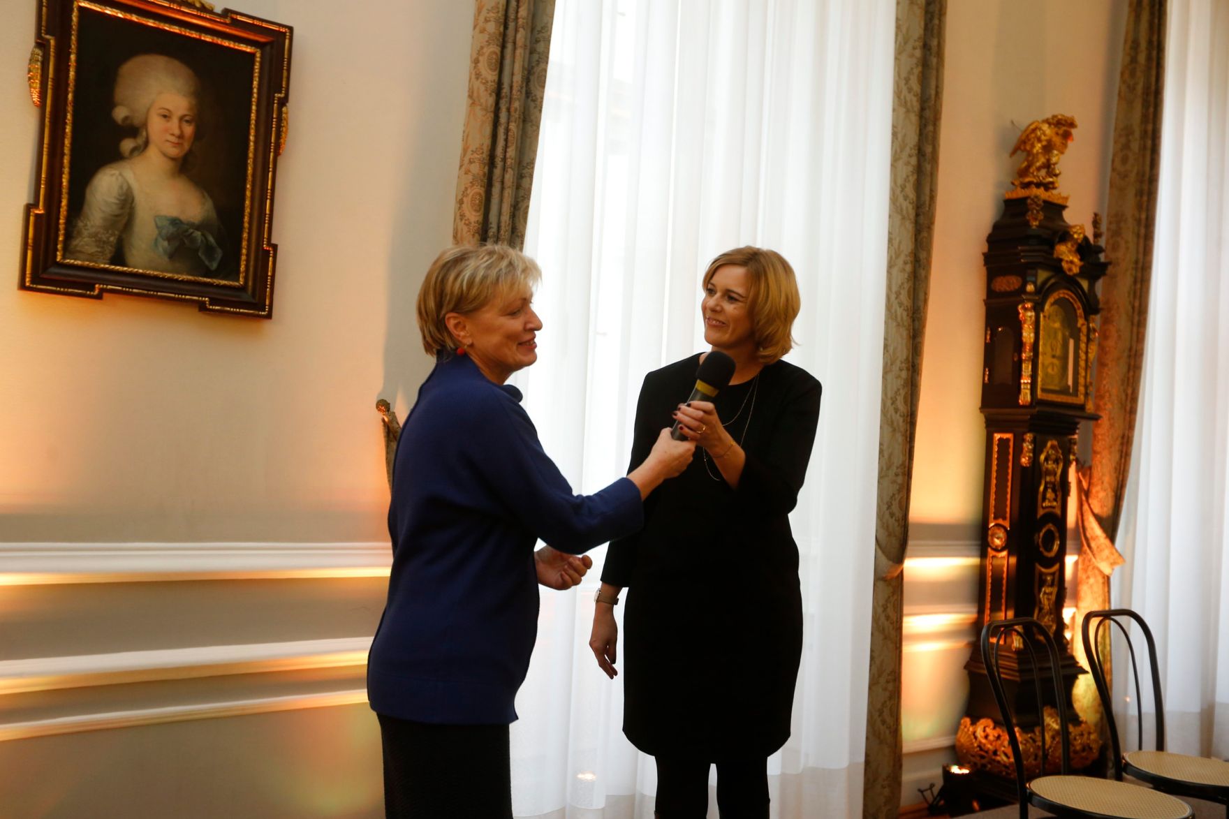 Am 26. Oktober 2014 empfing Staatssekret&auml;rin Sonja Ste&szlig;l im Rahmen des Nationalfeiertages Besucherinnen und Besucher im Bundeskanzleramt.