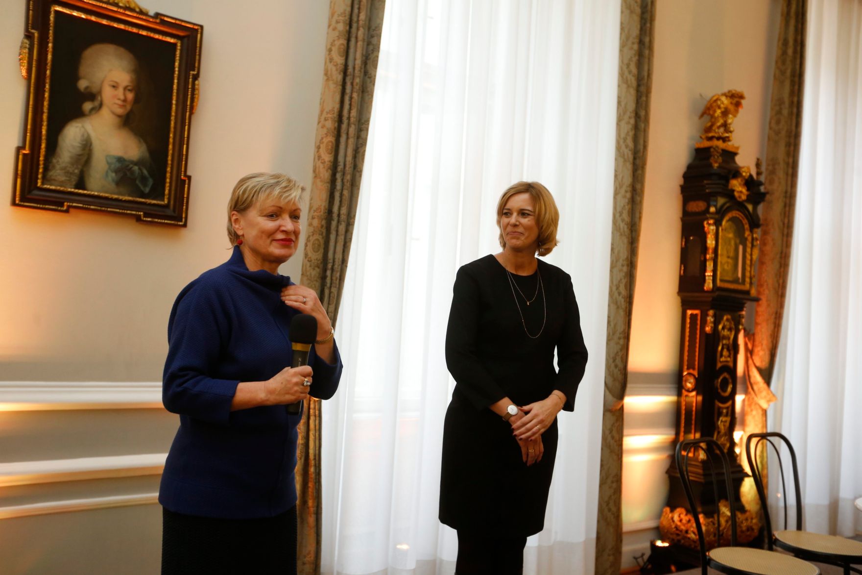 Am 26. Oktober 2014 empfing Staatssekret&auml;rin Sonja Ste&szlig;l im Rahmen des Nationalfeiertages Besucherinnen und Besucher im Bundeskanzleramt.