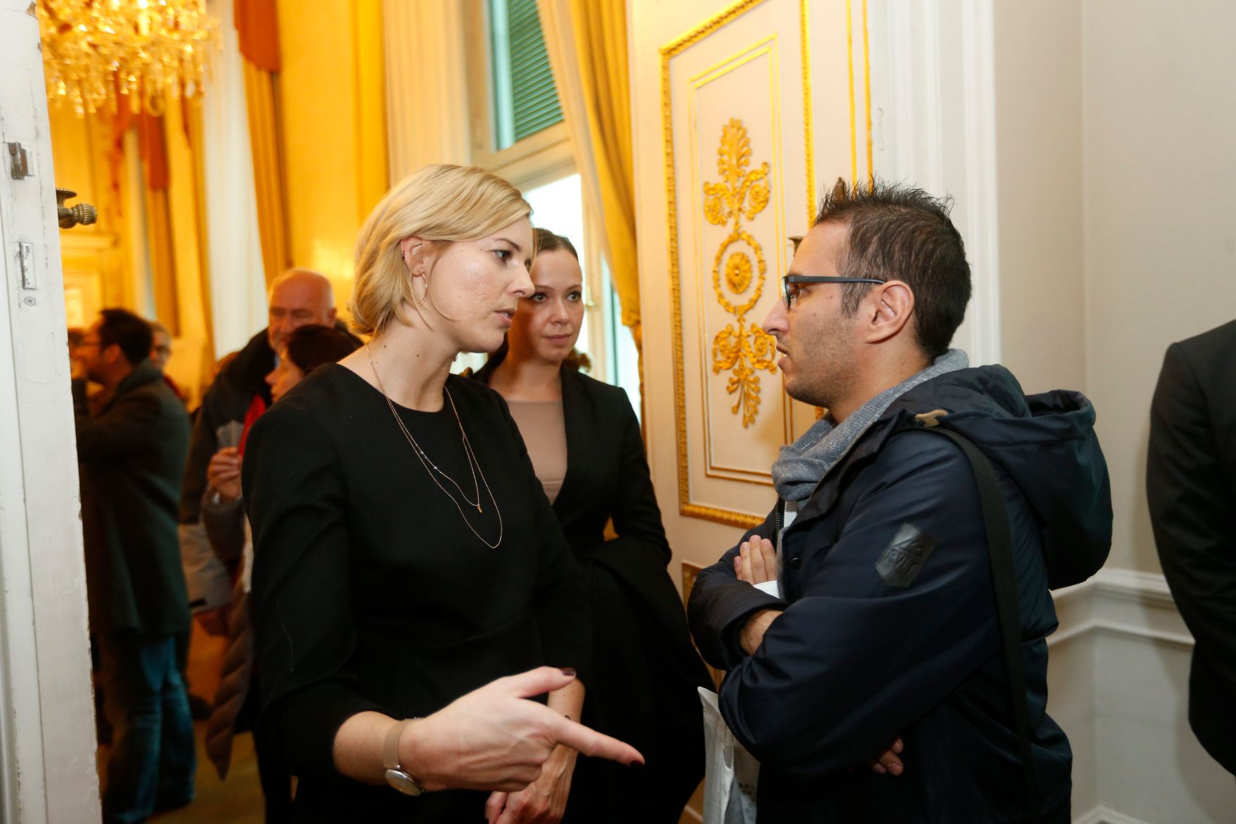 Am 26. Oktober 2014 empfing Staatssekret&auml;rin Sonja Ste&szlig;l im Rahmen des Nationalfeiertages Besucherinnen und Besucher im Bundeskanzleramt.