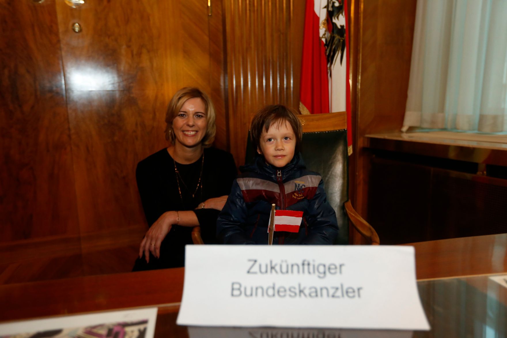 Am 26. Oktober 2014 empfing Staatssekret&auml;rin Sonja Ste&szlig;l im Rahmen des Nationalfeiertages Besucherinnen und Besucher im Bundeskanzleramt.