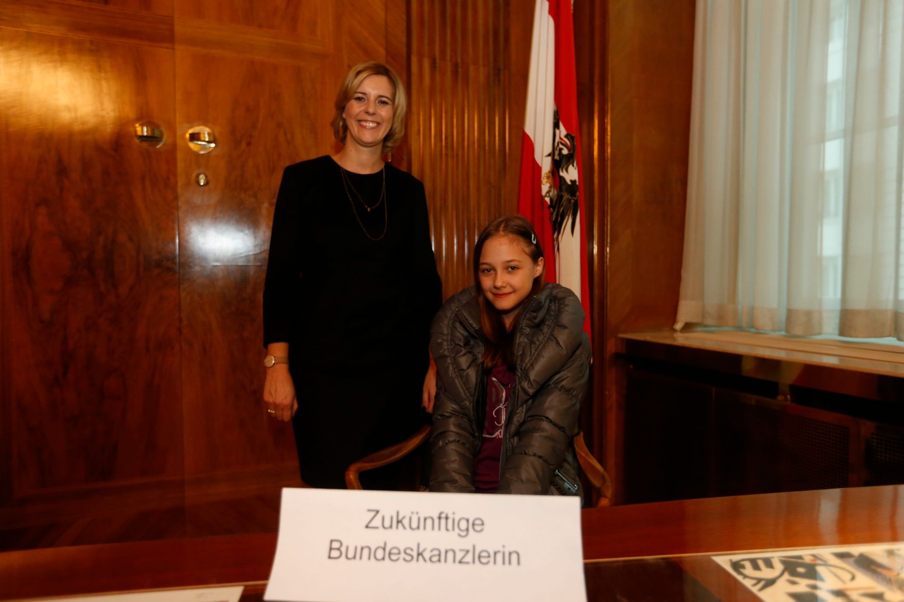 Am 26. Oktober 2014 empfing Staatssekret&auml;rin Sonja Ste&szlig;l im Rahmen des Nationalfeiertages Besucherinnen und Besucher im Bundeskanzleramt.