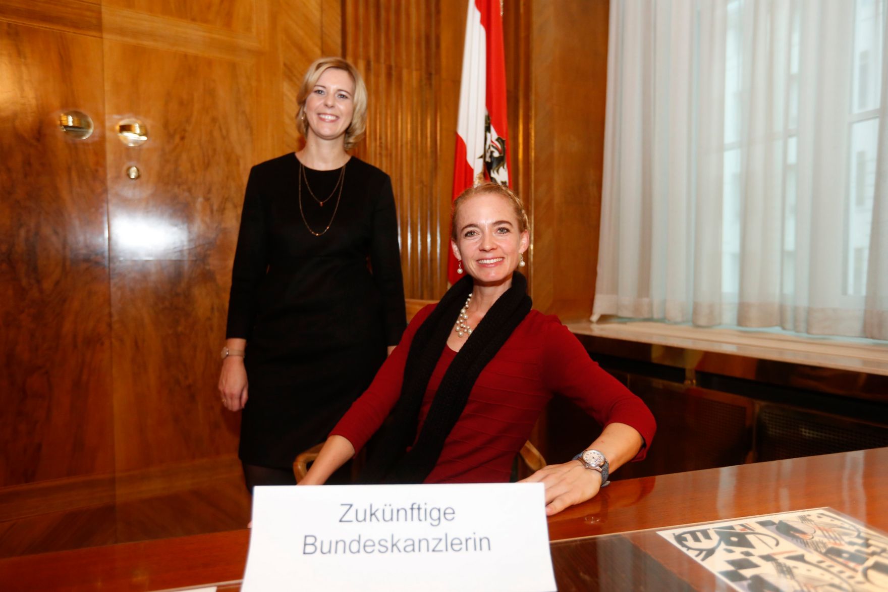 Am 26. Oktober 2014 empfing Staatssekret&auml;rin Sonja Ste&szlig;l im Rahmen des Nationalfeiertages Besucherinnen und Besucher im Bundeskanzleramt.