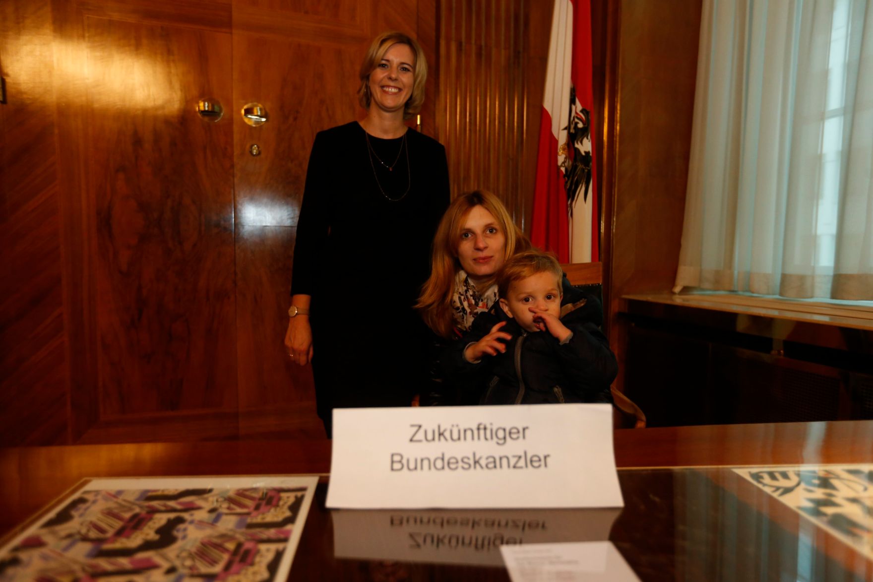 Am 26. Oktober 2014 empfing Staatssekret&auml;rin Sonja Ste&szlig;l im Rahmen des Nationalfeiertages Besucherinnen und Besucher im Bundeskanzleramt.