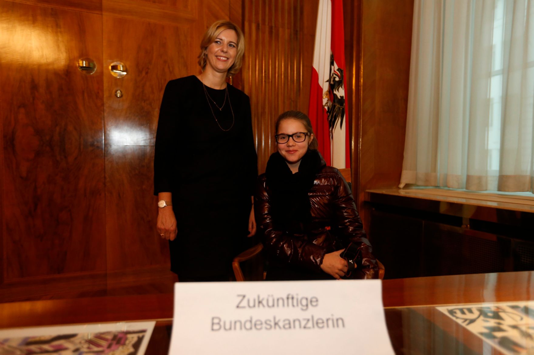 Am 26. Oktober 2014 empfing Staatssekret&auml;rin Sonja Ste&szlig;l im Rahmen des Nationalfeiertages Besucherinnen und Besucher im Bundeskanzleramt.