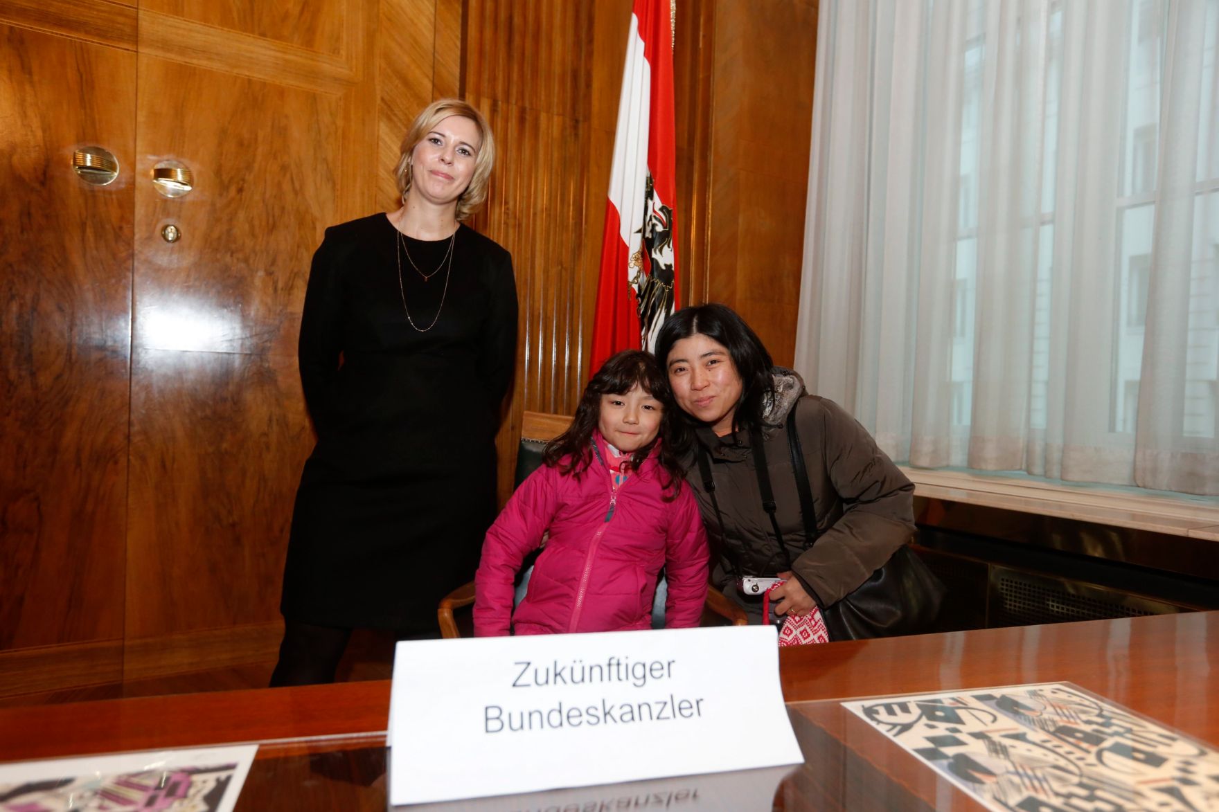 Am 26. Oktober 2014 empfing Staatssekret&auml;rin Sonja Ste&szlig;l im Rahmen des Nationalfeiertages Besucherinnen und Besucher im Bundeskanzleramt.