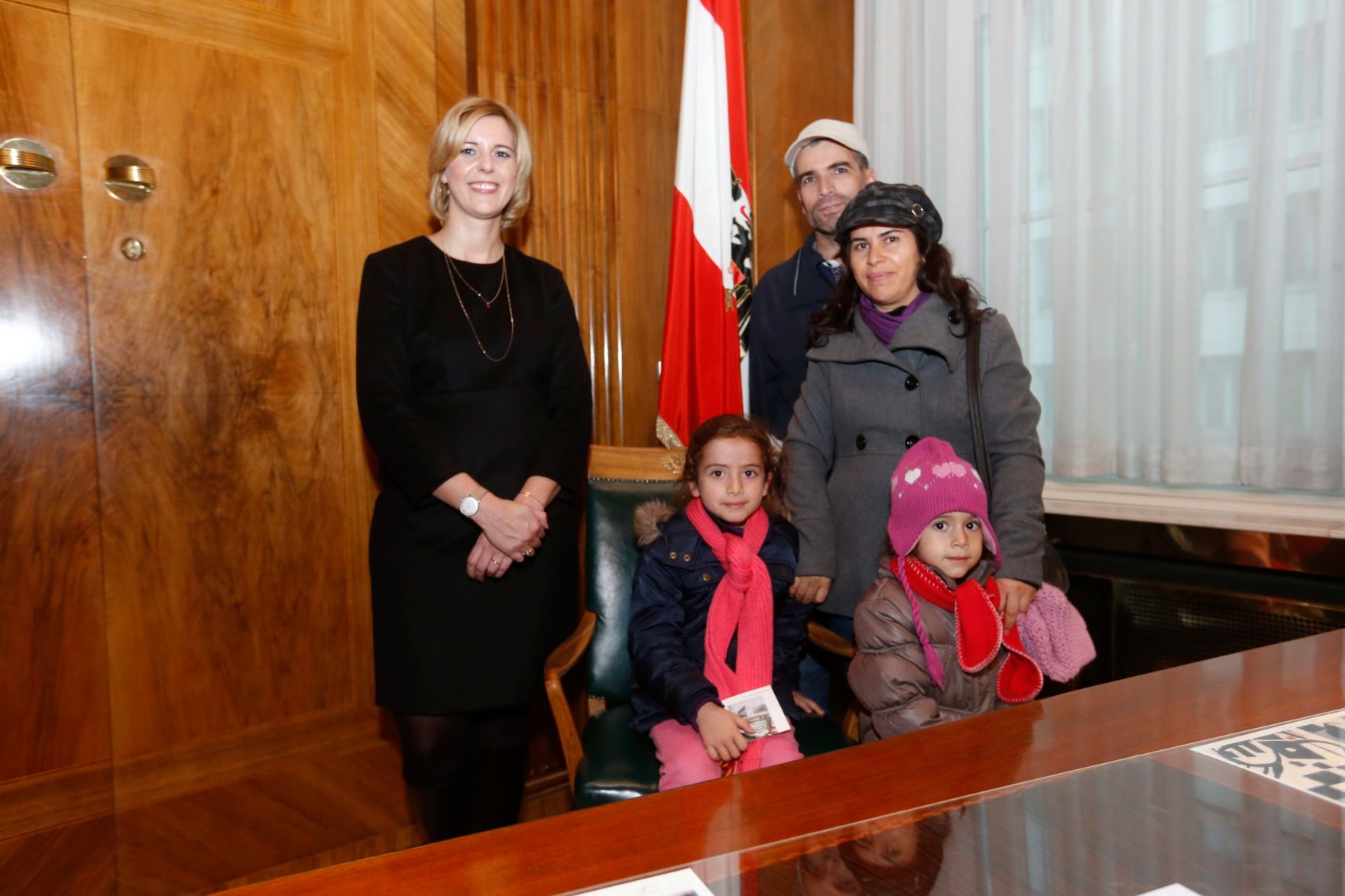 Am 26. Oktober 2014 empfing Staatssekret&auml;rin Sonja Ste&szlig;l im Rahmen des Nationalfeiertages Besucherinnen und Besucher im Bundeskanzleramt.