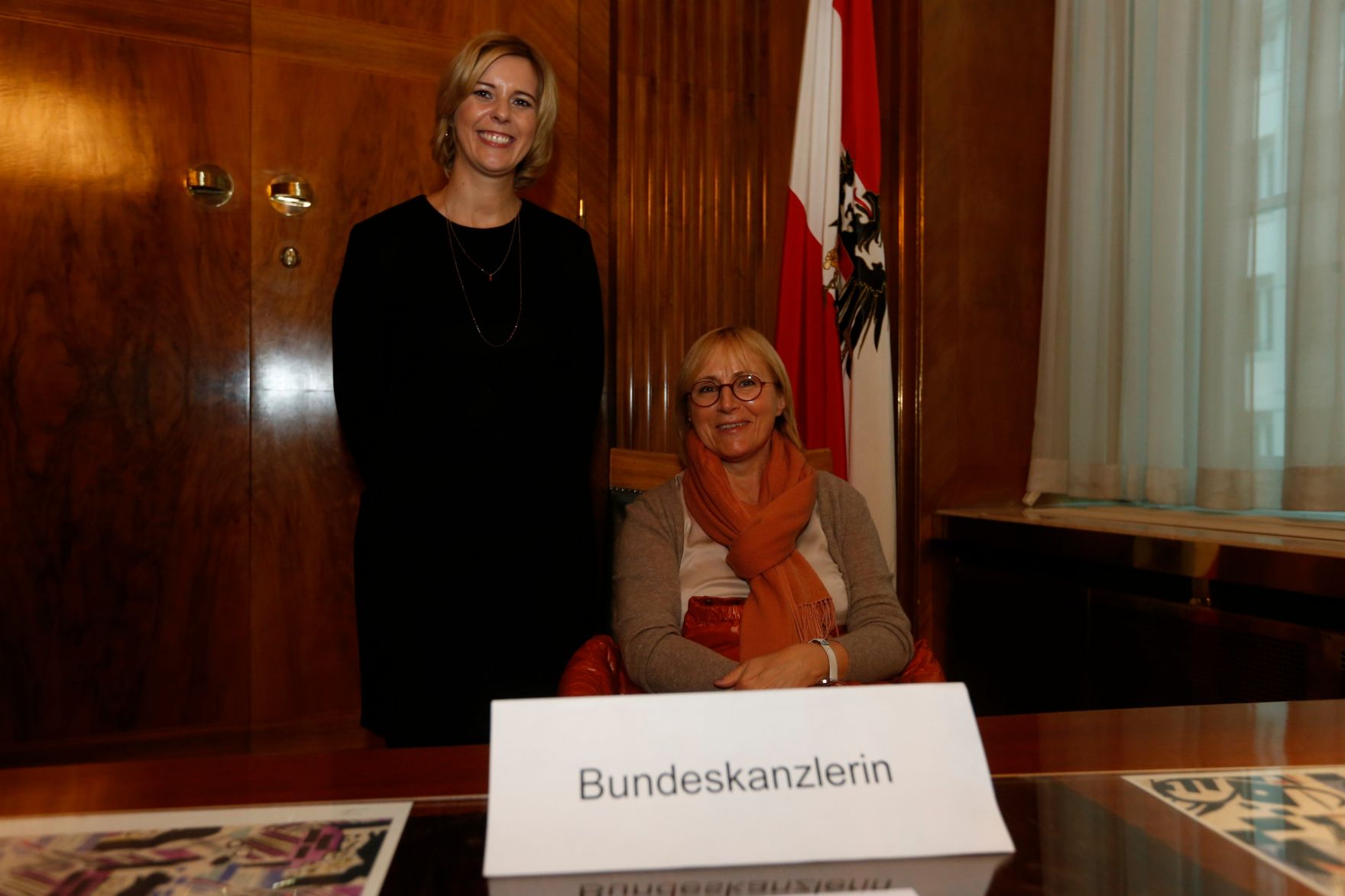 Am 26. Oktober 2014 empfing Staatssekret&auml;rin Sonja Ste&szlig;l im Rahmen des Nationalfeiertages Besucherinnen und Besucher im Bundeskanzleramt.