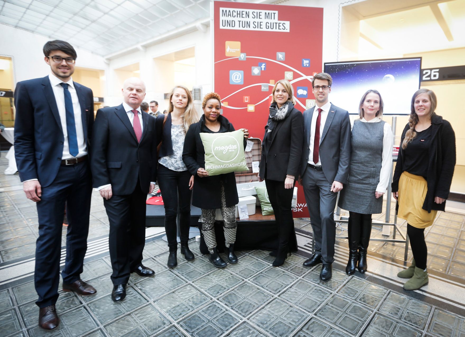 Am 31. Oktober 2014 besuchte Staatssekret&auml;rin Sonja Ste&szlig;l anl&auml;sslich des Weltspartages die Bank BAWAG/PSK und die Bank Austria.