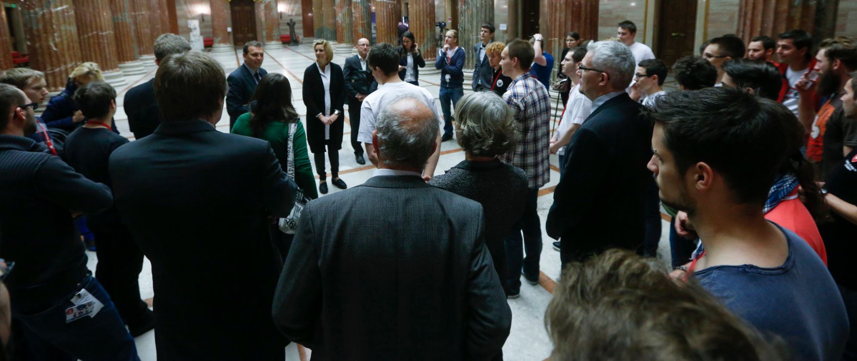 Am 6. November 2014 begr&uuml;&szlig;te Staatssekret&auml;rin Sonja Ste&szlig;l die Finalistinnen und Finalisten der Cyber Security Challenge 2014 im Parlament.