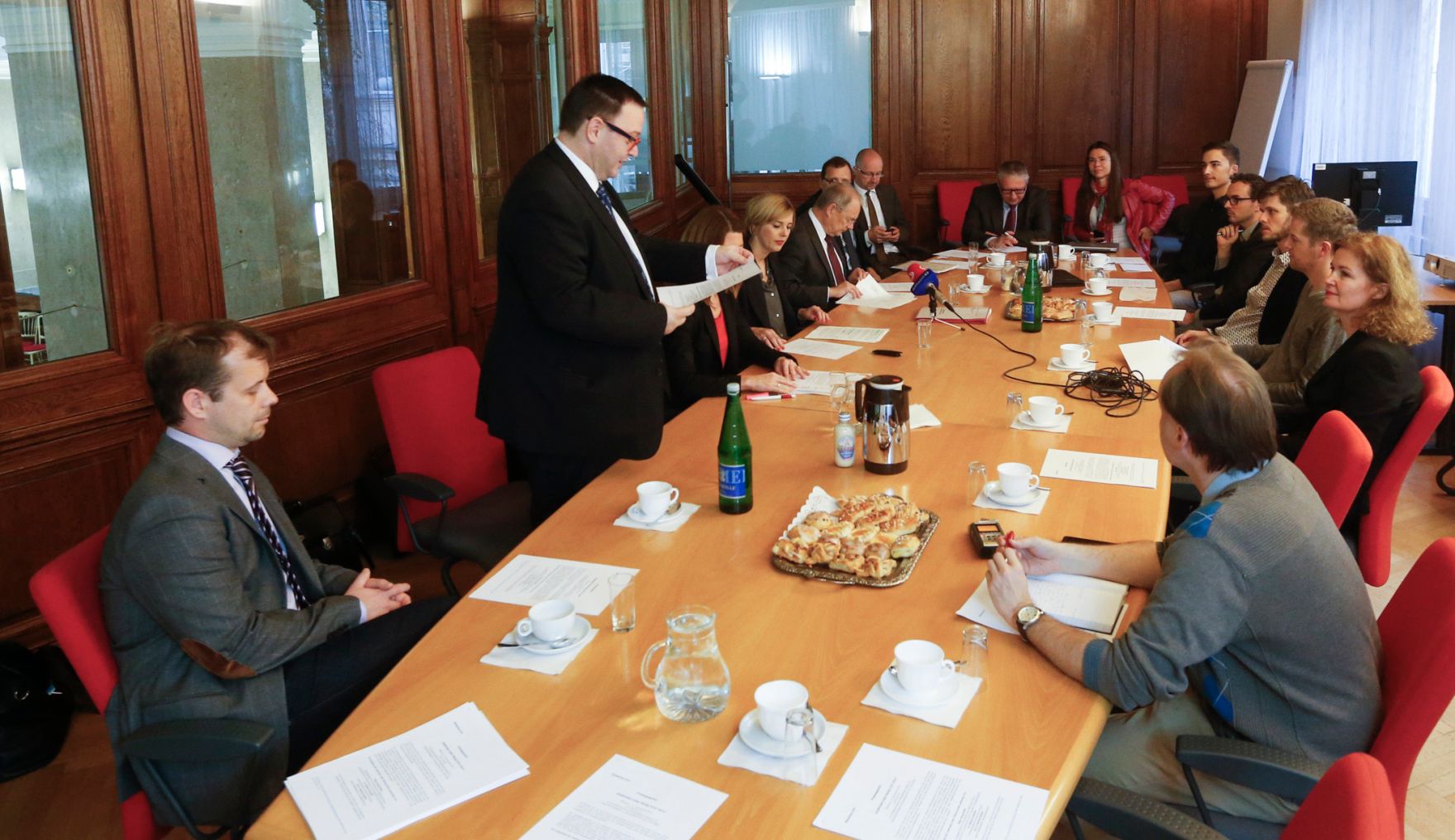 Am 12. November 2014 gab Staatssekret&auml;rin Sonja Ste&szlig;l eine Pressekonferenz zu den Ergebnissen der &bdquo;Cyber &Uuml;bung CE.AT 2014&ldquo;.