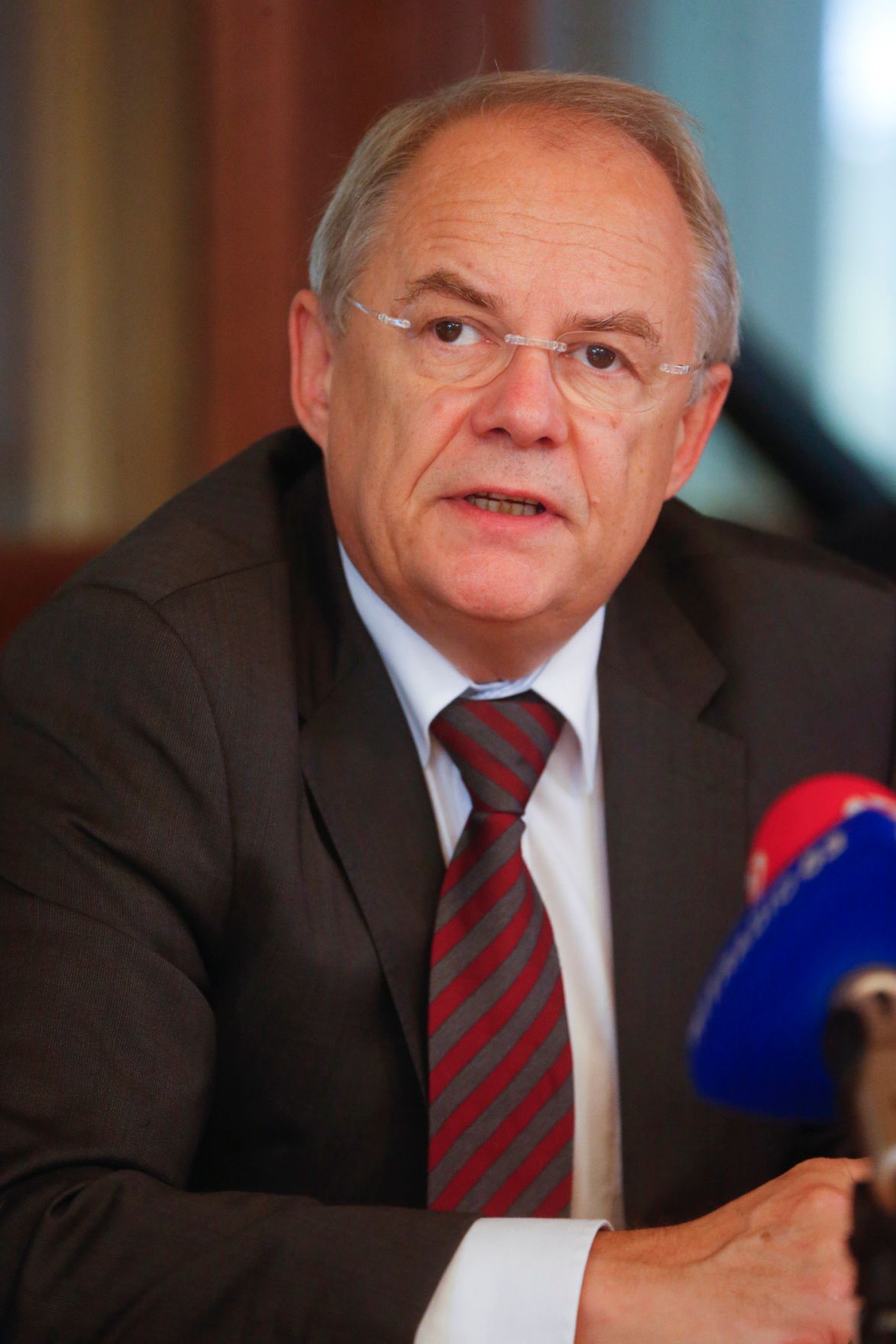 Am 12. November 2014 gab Staatssekret&auml;rin Sonja Ste&szlig;l eine Pressekonferenz zu den Ergebnissen der &bdquo;Cyber &Uuml;bung CE.AT 2014&ldquo;. Im Bild Sektionschef Manfred Matzka.