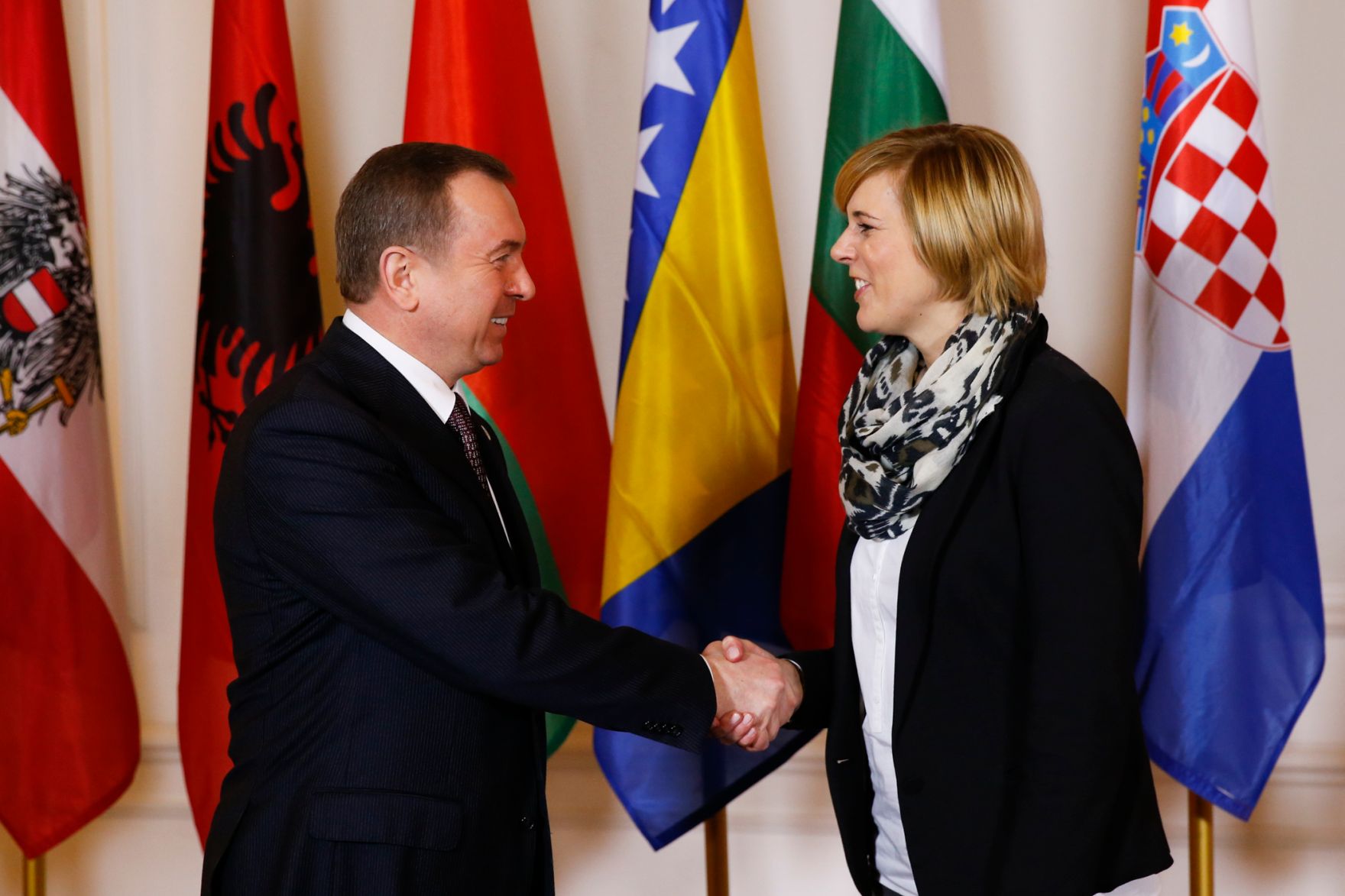 Am 24. November 2014 begr&uuml;&szlig;te Staatssekret&auml;rin Sonja Ste&szlig;l (r.) die Delegationsleiter der Mitgliedstaaten der Zentraleurop&auml;ischen Initiative (ZEI) im Bundeskanzleramt. Im Bild mit dem Au&szlig;enminister der Republik Belarus Vladimir Makei (l.).