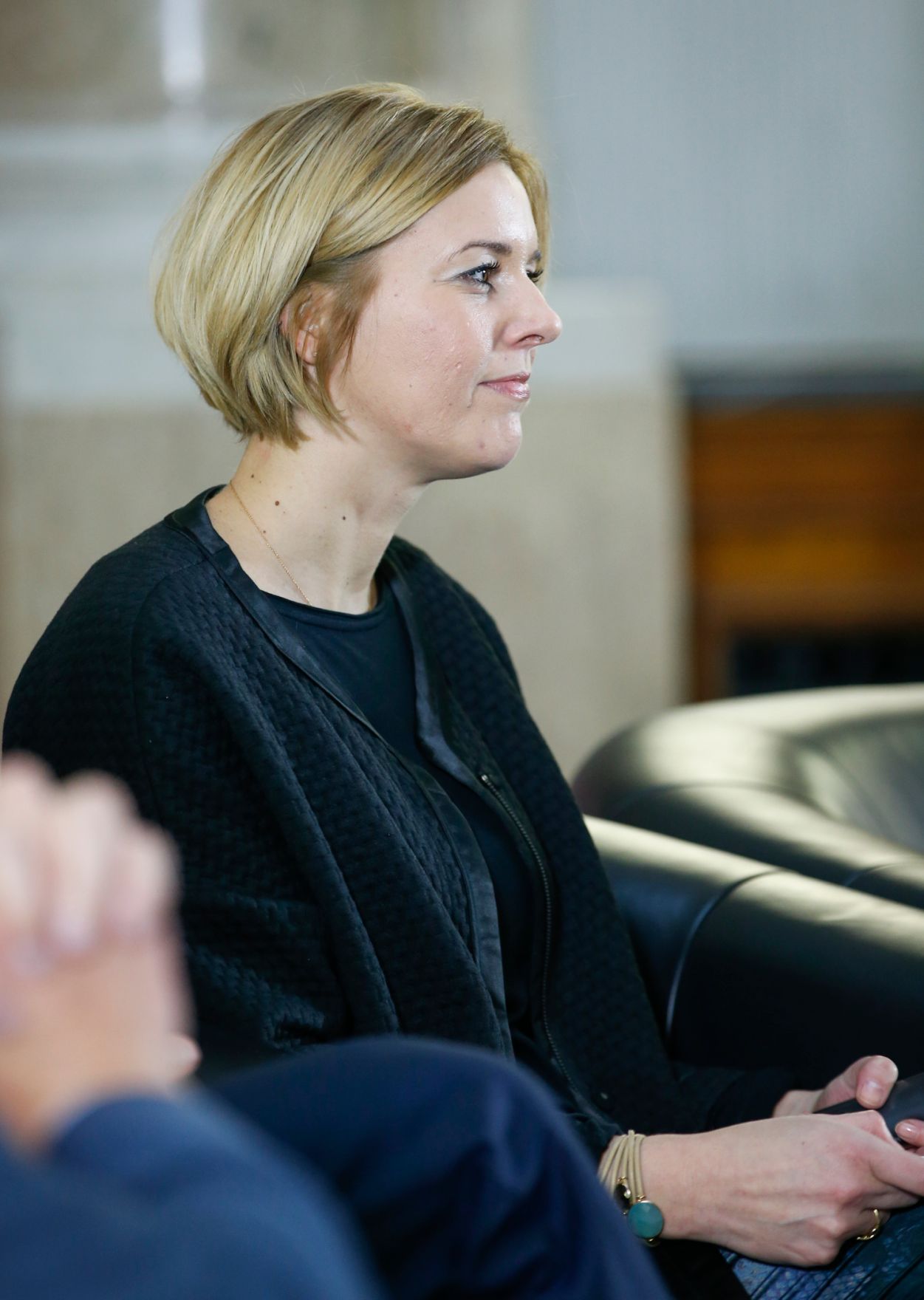 Am 29. J&auml;nner 2015 fand eine Podiumsdiskussion zu dem Thema ''Chancen der Handysignatur in der Wirtschaft, Klarnamendebatte im Web, Digital Natives" statt. Im Bild Staatssekret&auml;rin Sonja Ste&szlig;l.