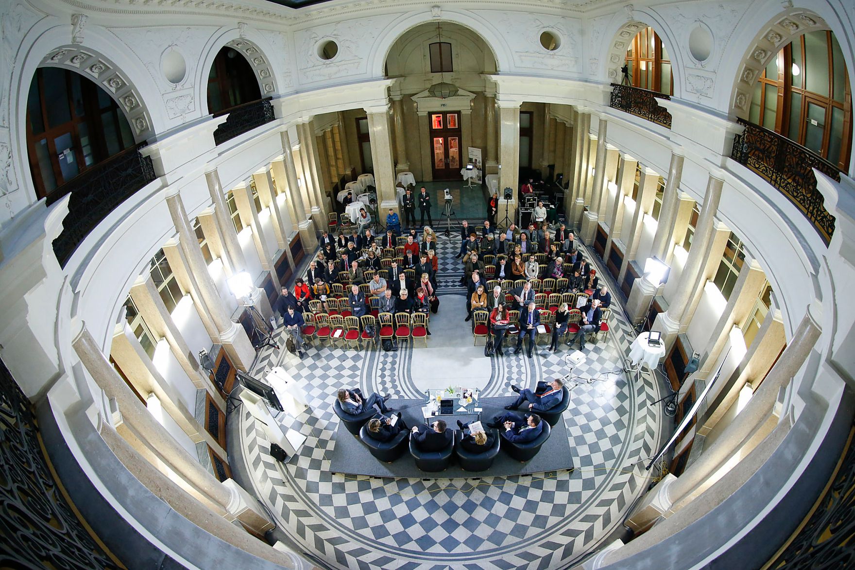 Am 29. J&auml;nner 2015 fand eine Podiumsdiskussion zu dem Thema ''Chancen der Handysignatur in der Wirtschaft, Klarnamendebatte im Web, Digital Natives" statt.