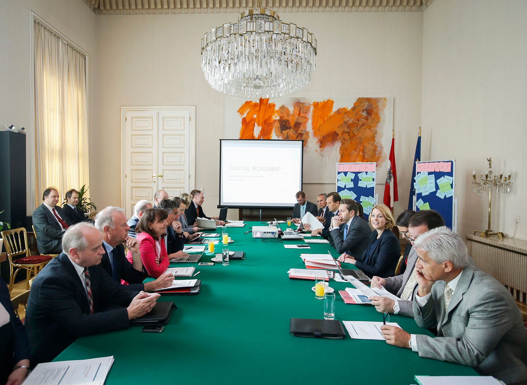 Am 18. Juni 2015 lud Staatssekret&auml;rin Sonja Ste&szlig;l gemeinsam mit Staatssekret&auml;r Harald Mahrer Vertreter und Vertreterinnen der Bundesministerien zur 1. Arbeitssitzung der Koordinierung einer Digitalen Roadmap der Bundesregierung ein.