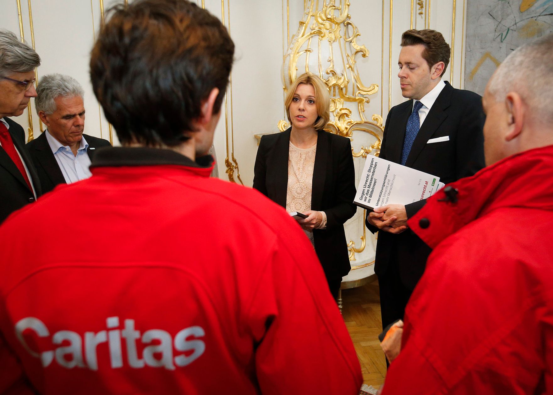 Am 23. Juni 2015 wurde eine Petition von der Caritas an Staatssekret&auml;rin Sonja Ste&szlig;l und Staatssekret&auml;r Harald Mahrer &uuml;bergeben.