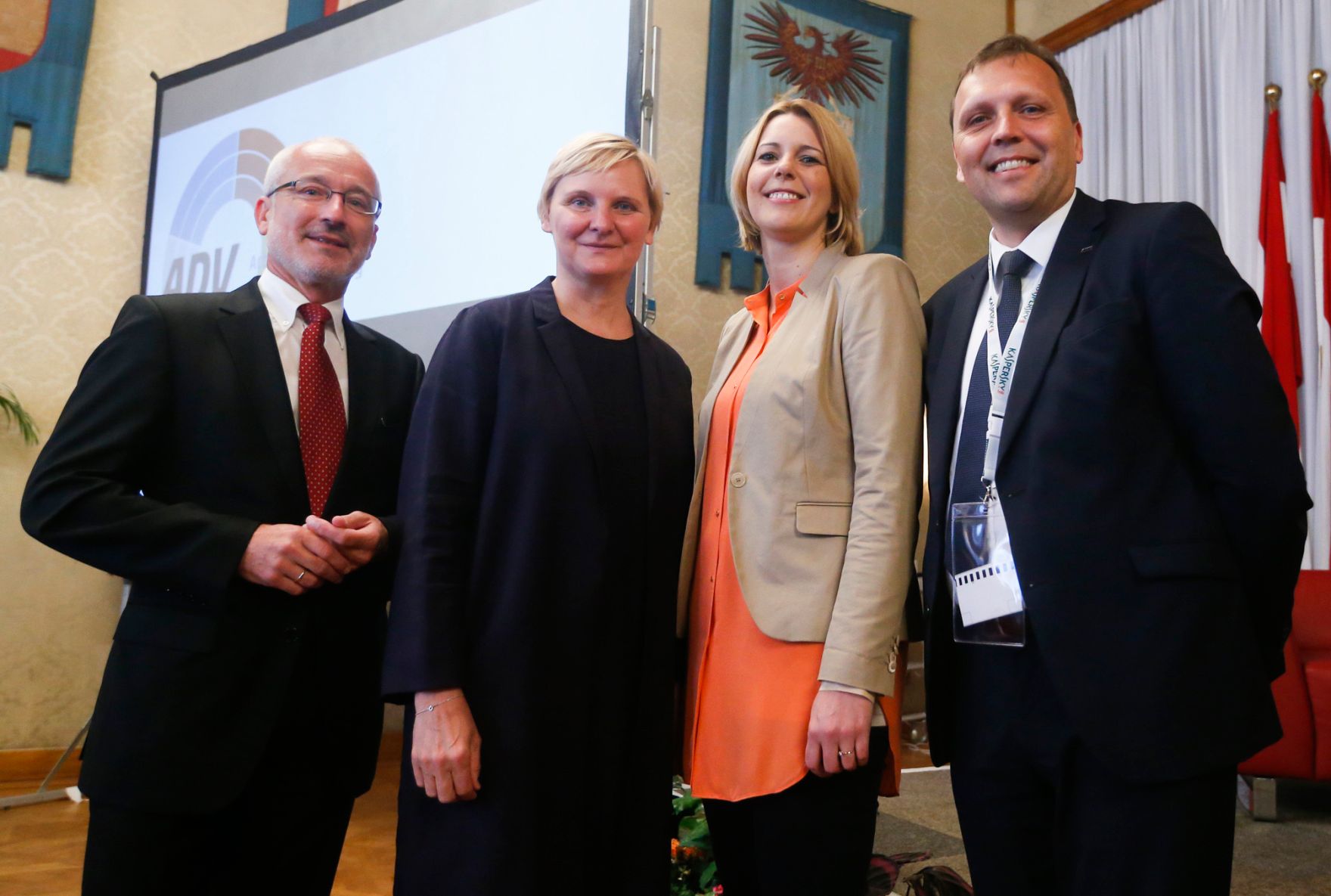 Am 24. Juni 2015 er&ouml;ffnete Staatssekret&auml;rin Sonja Ste&szlig;l die E-Government Konferenz 2015 - &quot;eGovernment im f&ouml;deralen Bundesstaat - Kooperationen f&uuml;r die Zukunft&quot;. Im Bild (v.l.n.r.) Erich Hechtner, Sandra Frauenberger, Sonja Ste&szlig;l und Roland Ledinger