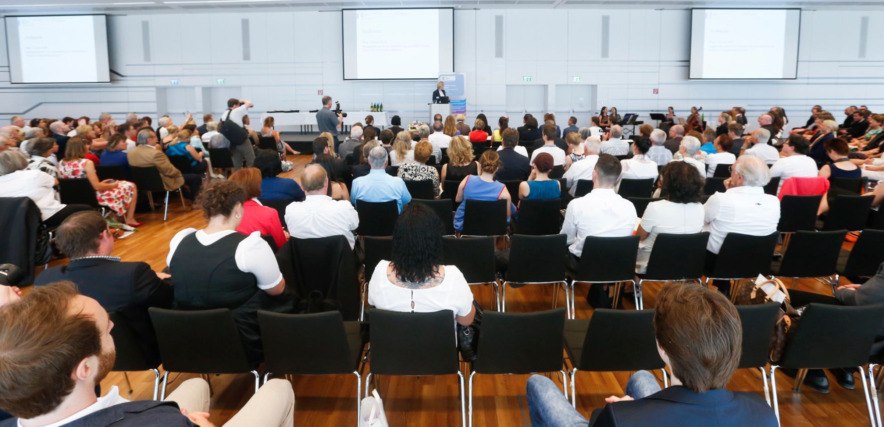 Am 3. Juli 2015 hielt Staatssekret&auml;rin Sonja Ste&szlig;l eine Festansprache f&uuml;r die Absolventinnen und Absolventen der Studieng&auml;nge Public Management an der Fachhochschule Campus Wien.
