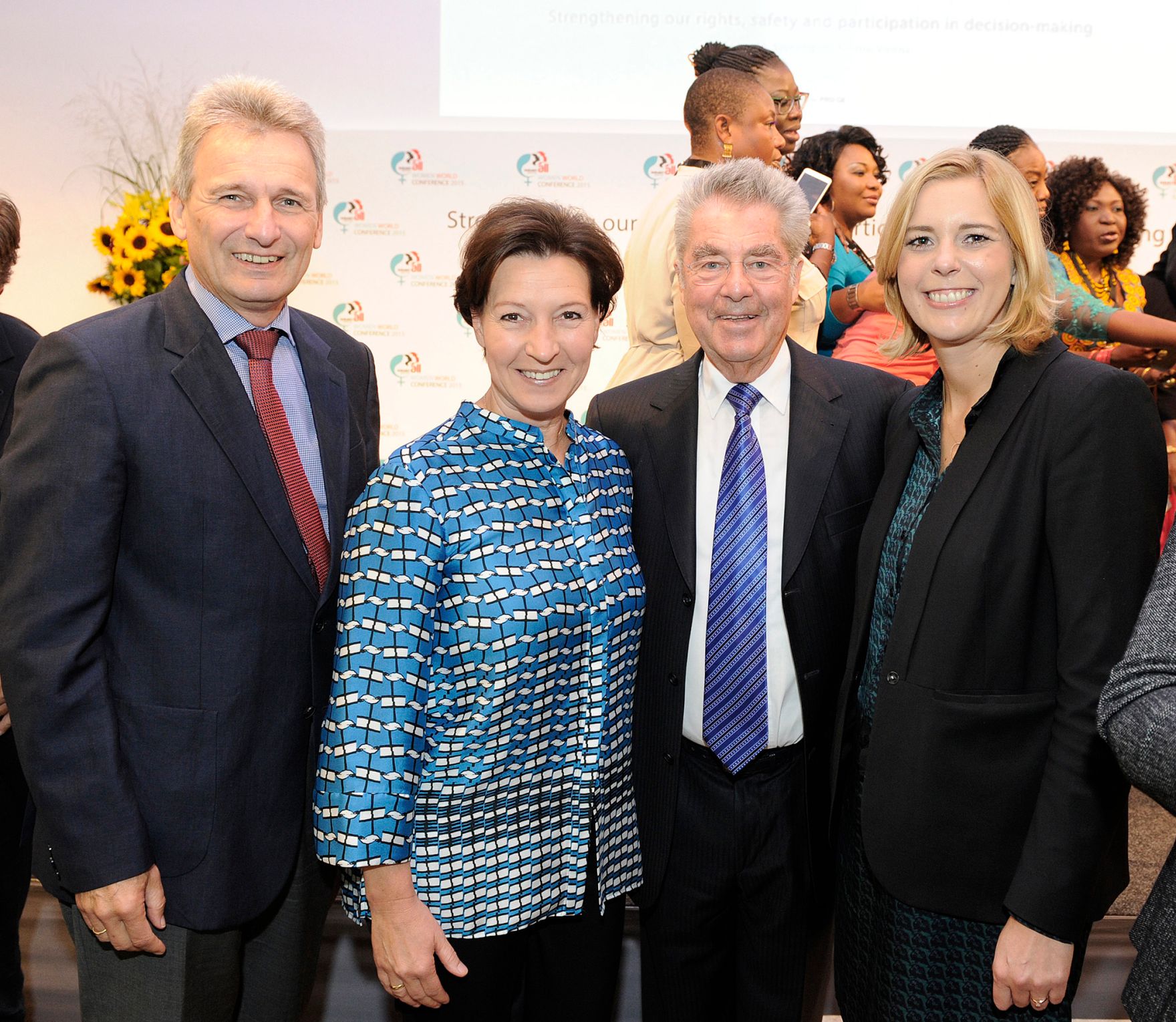 Am 14. September 2015 fand die IndustriALL Global Union Weltfrauenkonferenz statt. Im Bild (v.l.n.r.) &Ouml;GB Pr&auml;sident Erich Foglar, Bundesministerin f&uuml;r Frauen und Bildung Gabriele Heinisch-Hosek, Bundespr&auml;sident Heinz Fischer und Staatssekret&auml;rin Sonja Stessl.
