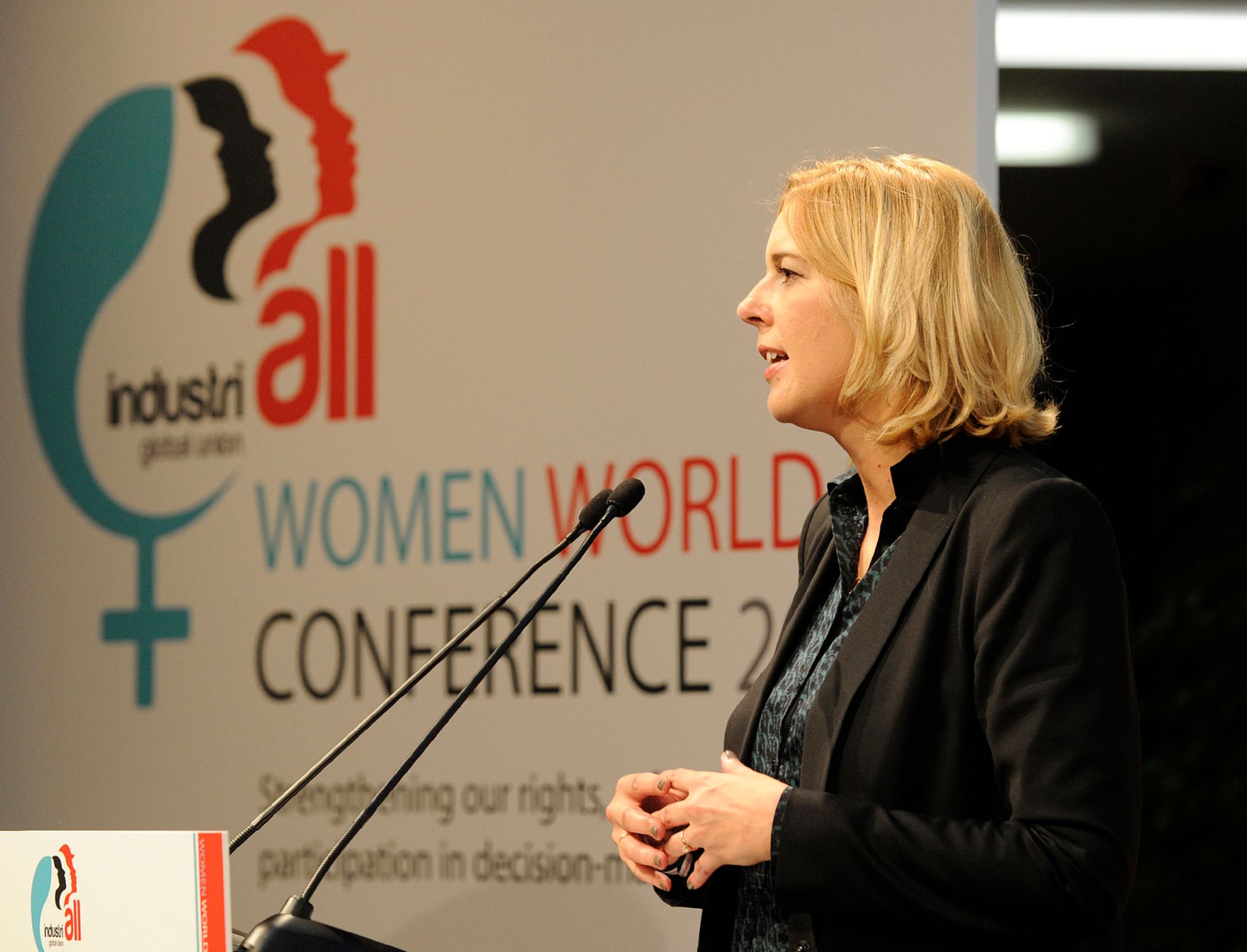 Am 14. September 2015 hielt Staatssekret&auml;rin Sonja Ste&szlig;l (im Bild) ihr Er&ouml;ffnungsstatement bei der IndustriALL Global Union Weltfrauenkonferenz.