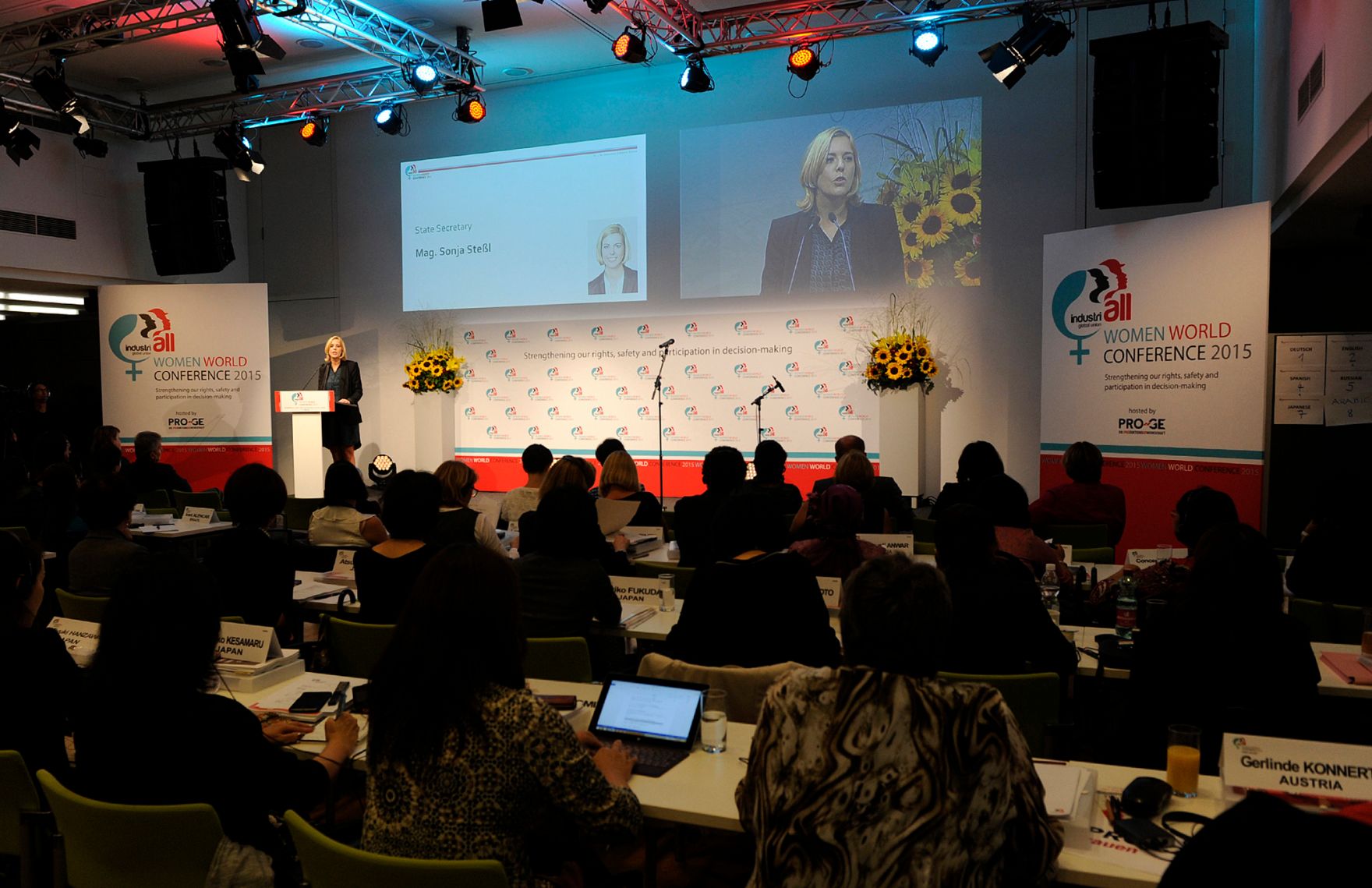 Am 14. September 2015 hielt Staatssekret&auml;rin Sonja Ste&szlig;l (im Bild) ihr Er&ouml;ffnungsstatement bei der IndustriALL Global Union Weltfrauenkonferenz.