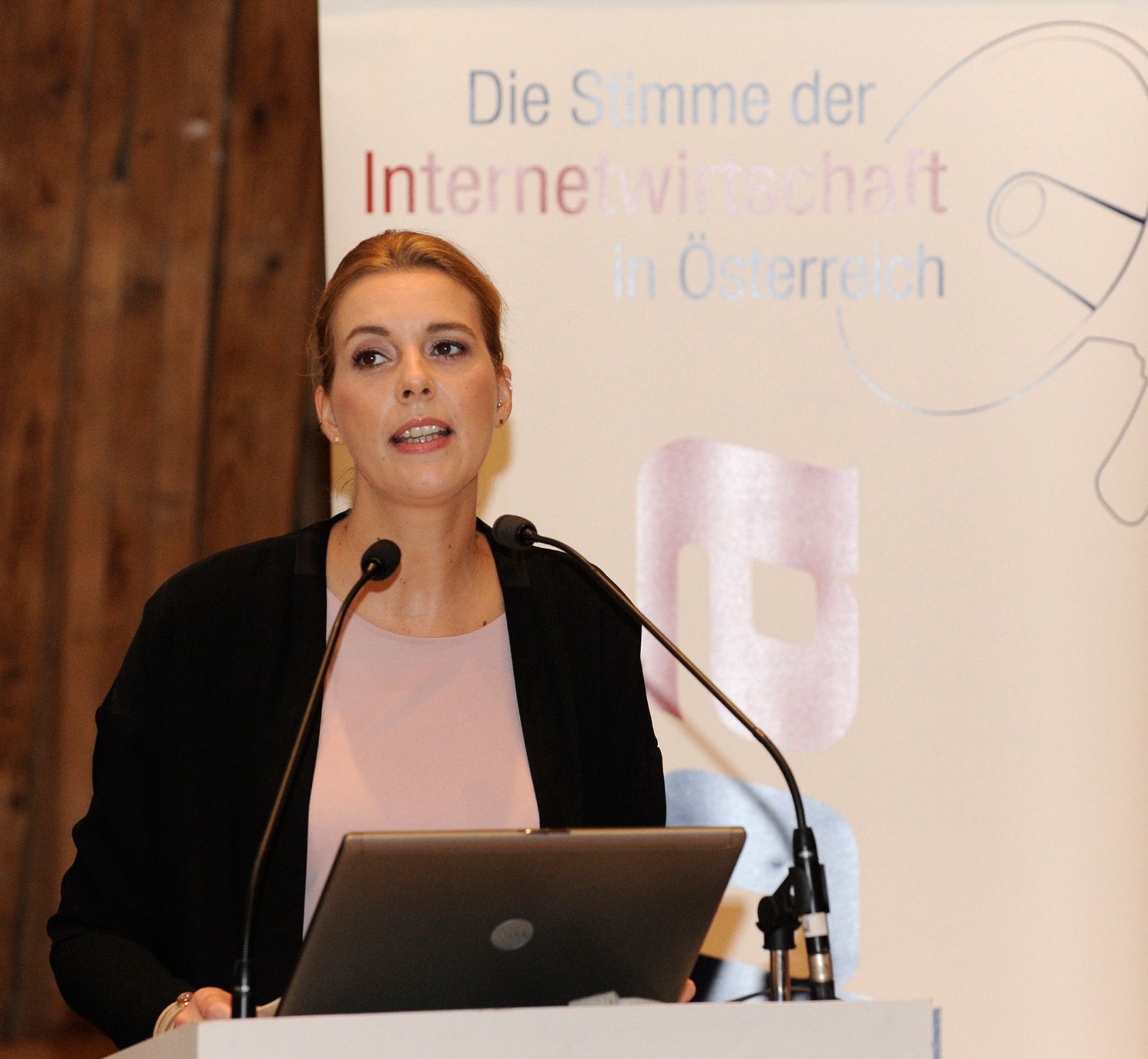 Am 17. September 2015 er&ouml;ffnete Staatssekret&auml;rin Sonja Stessl (im Bild) das Internet Governance Forum Austria an der Technischen Universit&auml;t Wien.