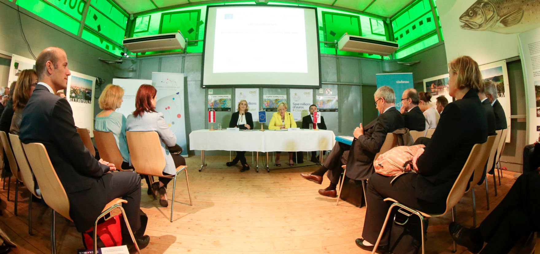 Am 21. September 2015 empfing Staatssekret&auml;rin Sonja Ste&szlig;l die EU-Kommissarin f&uuml;r Regionalpolitik, Corina Crețu anl&auml;sslich des heurigen European Cooperation Day und des 25-j&auml;hrigen Jubil&auml;ums der grenz&uuml;berschreitenden INTERREG-Initiative zu einem Pressegespr&auml;ch in Nussdorf.