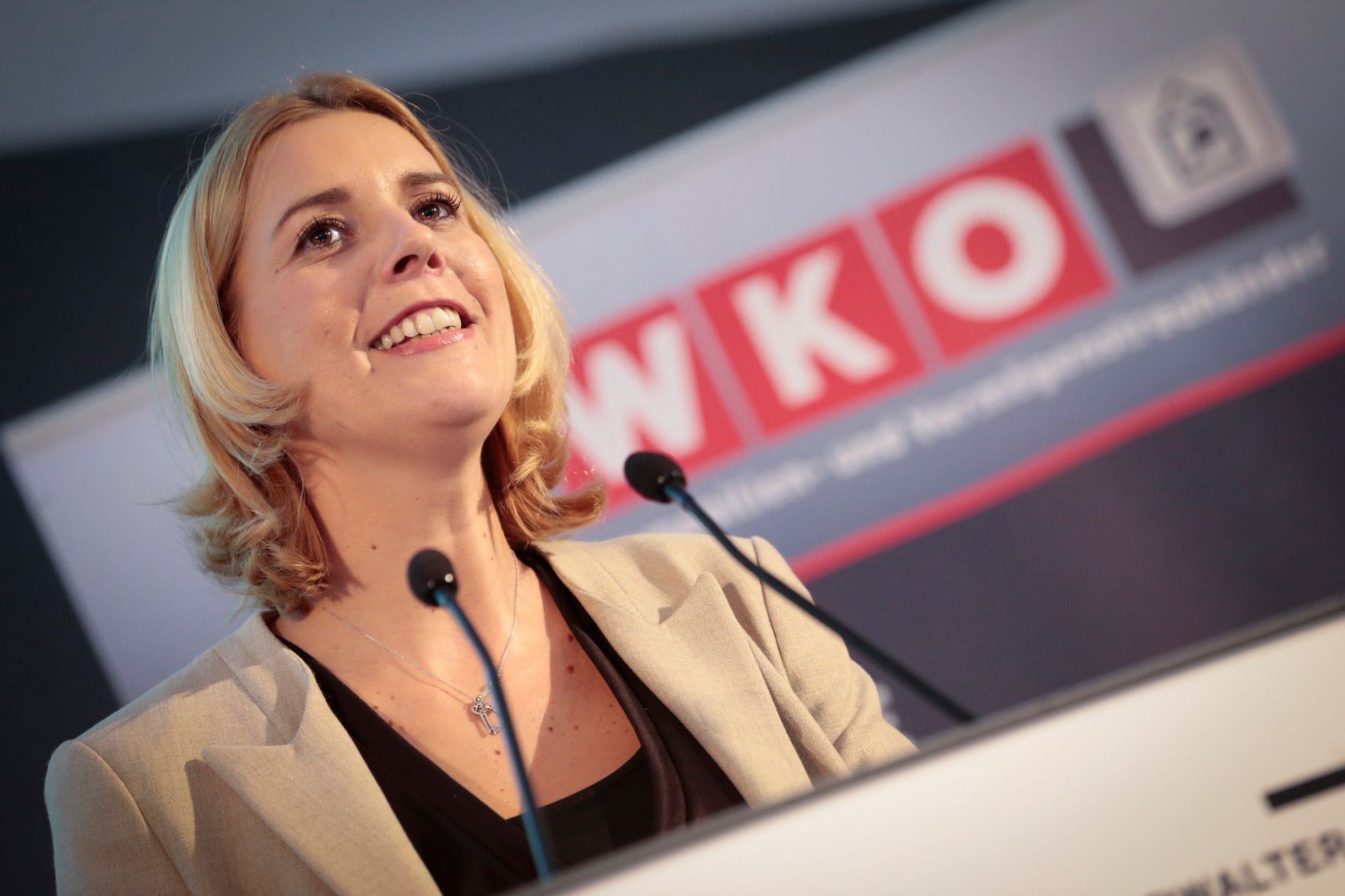 Am 22. September 2015 fand ein Festakt anl&auml;sslich des 42. Bundestags der Immobilien- und Verm&ouml;genstreuh&auml;nder in der Aula der Wissenschaften statt. Im Bild Staatssekret&auml;rin Sonja Ste&szlig;l bei ihrer Festrede.