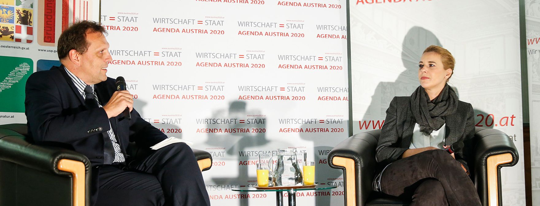 Am 29. September 2015 nahm Staatssekr&auml;terin Sonja Ste&szlig;l (r.) am Agenda Austria 2020 Business Talk teil. Im Bild mit dem Leiter des Bereiches IKT-Strategie des Bundes, Roland Ledinger (l.).