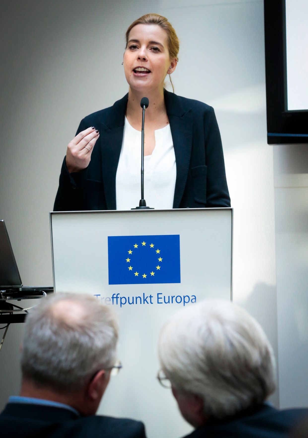 Am 1. Oktober 2015 hielt Staatssekret&auml;rin Sonja Ste&szlig;l (im Bild) das Er&ouml;ffnungsreferat bei der Auftaktveranstaltung EFRE-Programm &quot;Investitionen in Wachstum und Besch&auml;ftigung &Ouml;sterreich 2014 bis 2020&quot;.