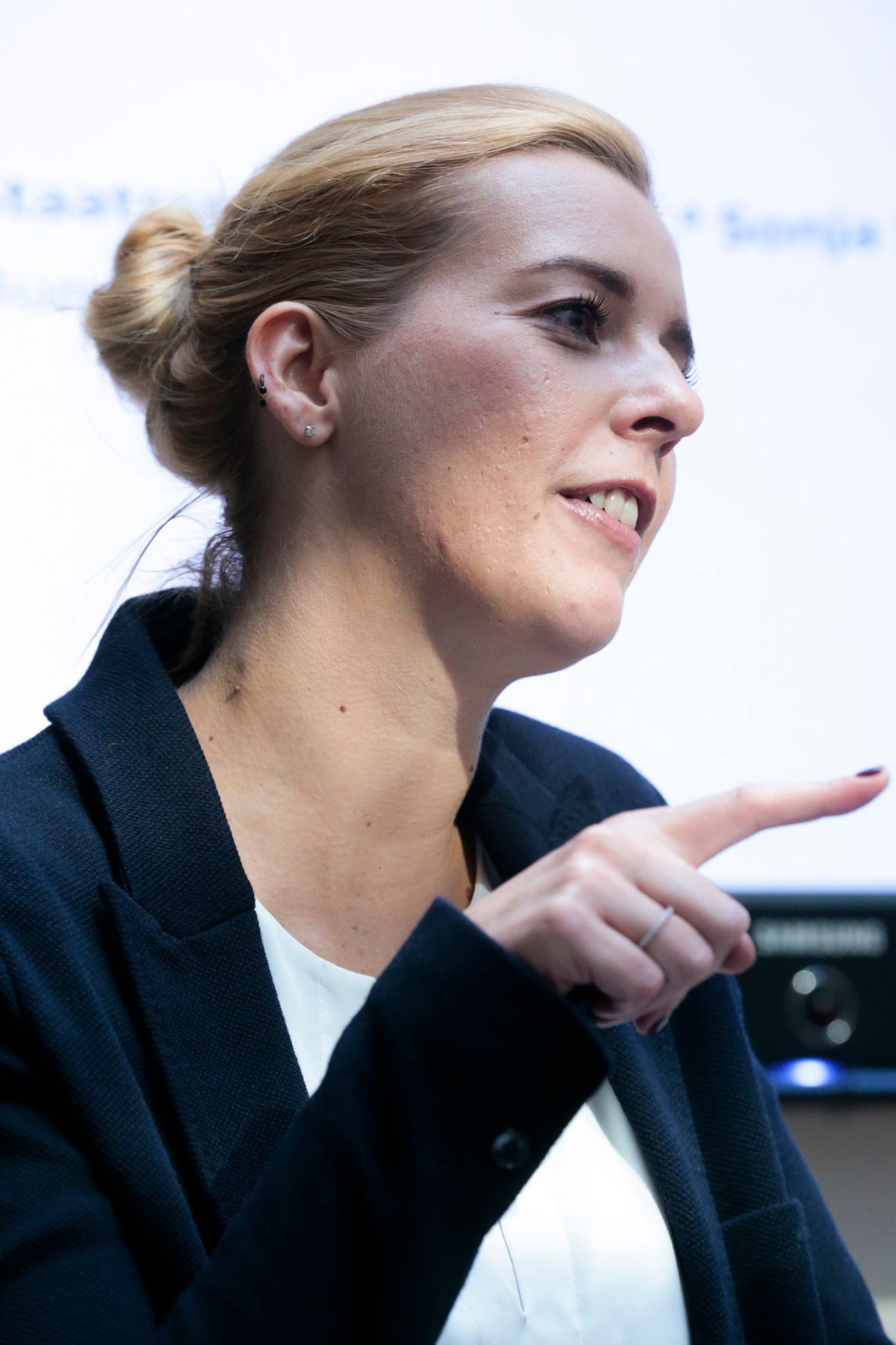 Am 1. Oktober 2015 hielt Staatssekret&auml;rin Sonja Ste&szlig;l (im Bild) das Er&ouml;ffnungsreferat bei der Auftaktveranstaltung EFRE-Programm &quot;Investitionen in Wachstum und Besch&auml;ftigung &Ouml;sterreich 2014 bis 2020&quot;.