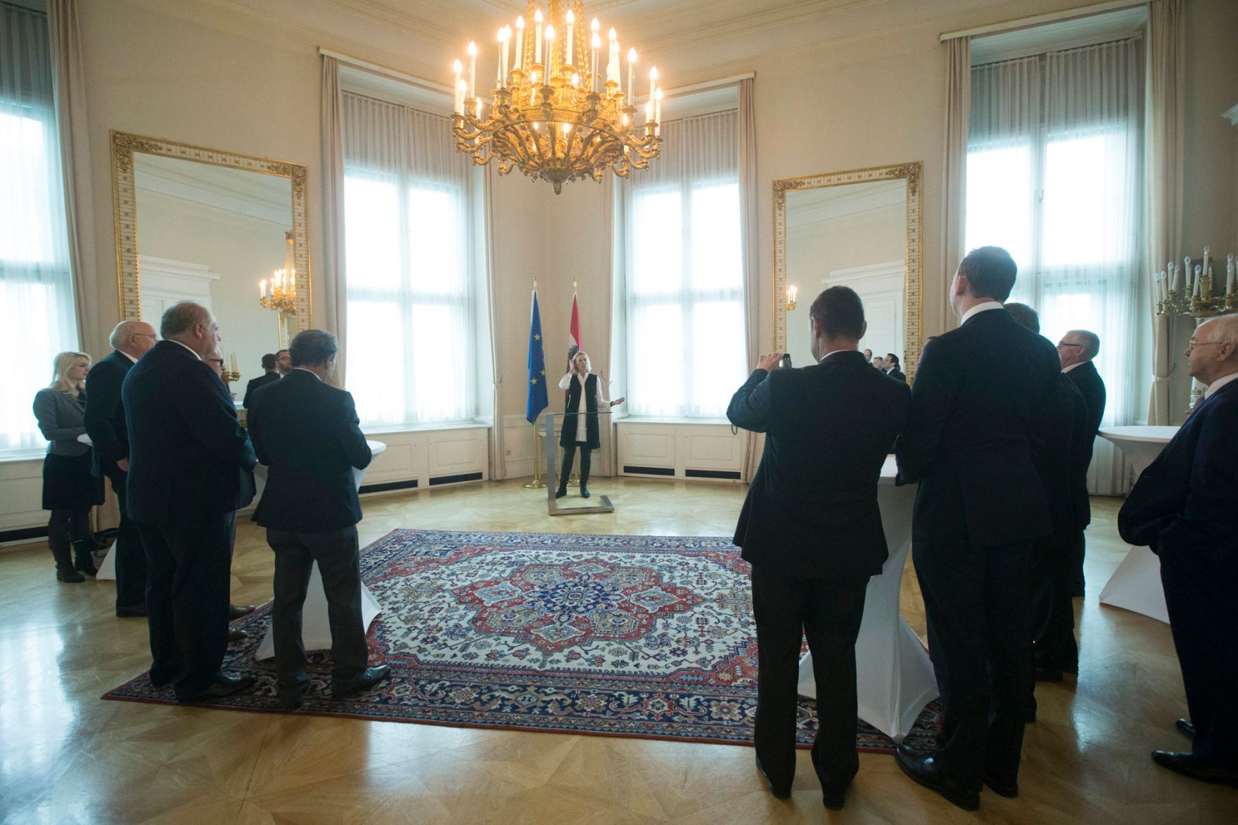 Am 12. Oktober 2015 empfing Staatssekret&auml;rin Sonja Ste&szlig;l den Pr&auml;sidenten des Bundesverbandes mittelst&auml;ndische Wirtschaft Mario Ohoven zu einem Arbeitsgespr&auml;ch.