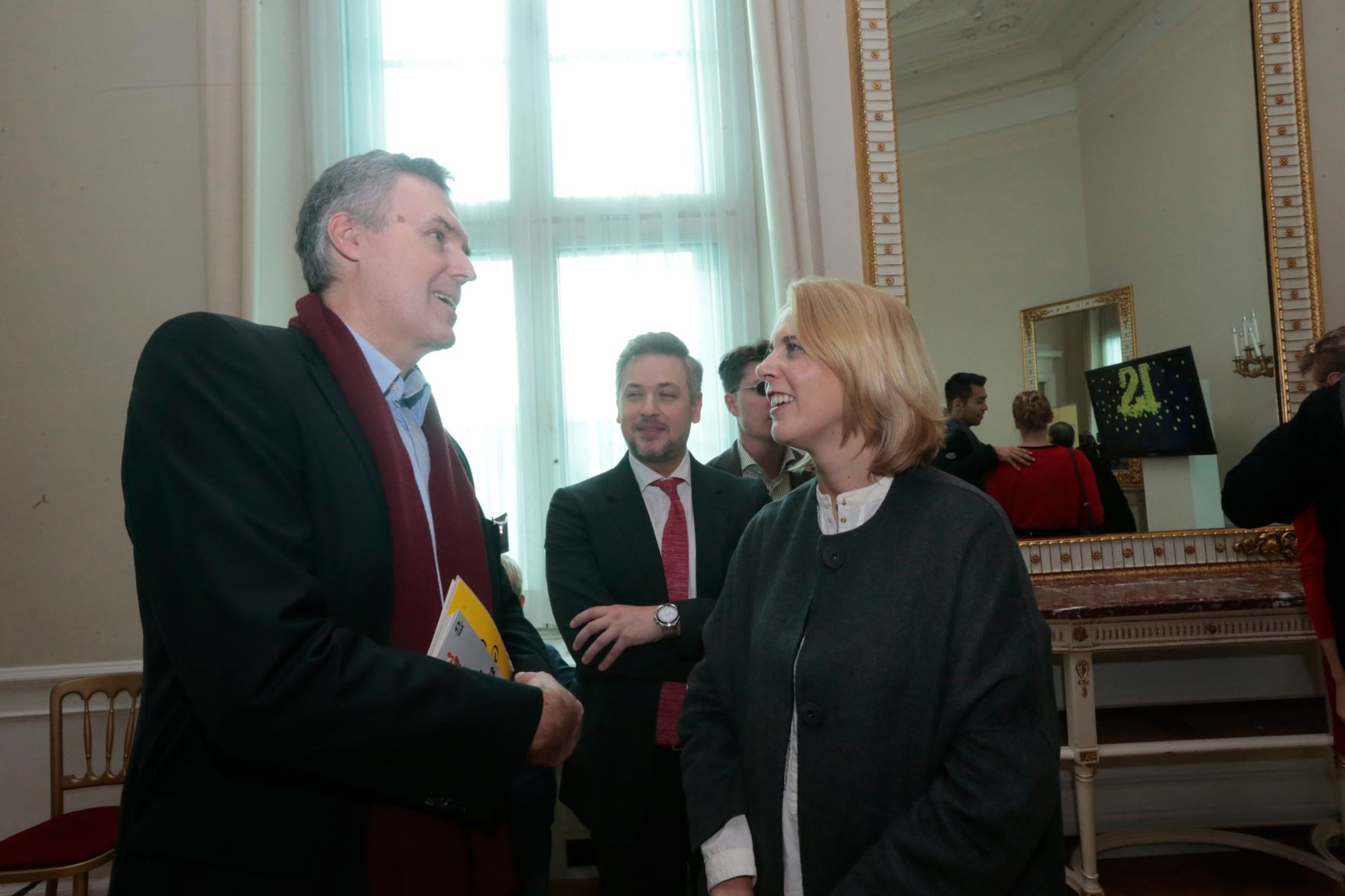 Am 26. Oktober 2015 empfing Staatssekret&auml;rin Sonja Ste&szlig;l im Rahmen des Nationalfeiertages Besucherinnen und Besucher im Bundeskanzleramt.