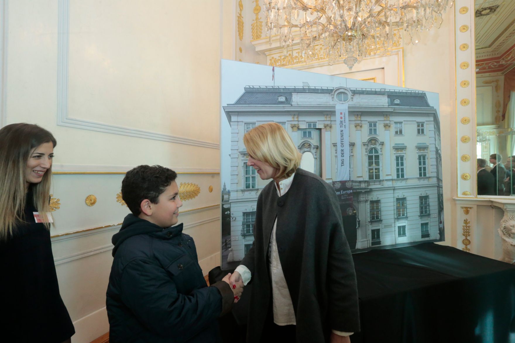 Am 26. Oktober 2015 empfing Staatssekret&auml;rin Sonja Ste&szlig;l im Rahmen des Nationalfeiertages Besucherinnen und Besucher im Bundeskanzleramt.