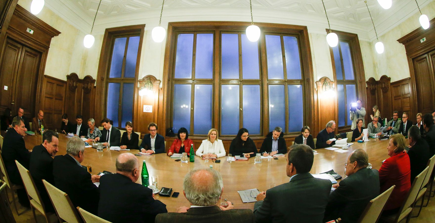 Am 5. November 2015 fand die zweite Runde der Gehaltsverhandlungen &Ouml;ffentlicher Dienst in der Hohenstaufengasse statt.