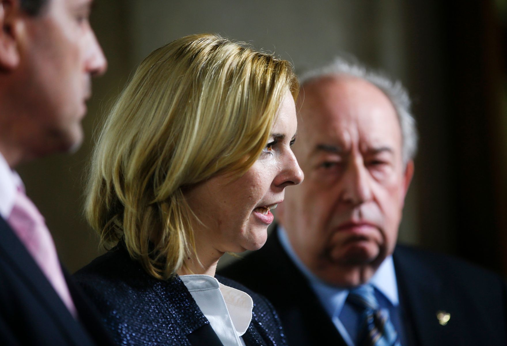 Am 11. November 2015 fand der Abschluss der Gehaltsverhandlungen &Ouml;ffentlicher Dienst statt. Im Bild Staatssekret&auml;rin Sonja Ste&szlig;l (l.) mit dem Vorsitzenden der Gewerkschaft &ouml;ffentlicher Dienst Fritz Neugebauer (r.).