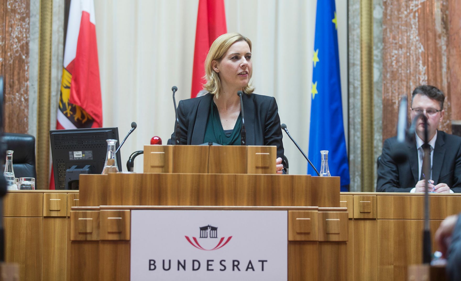 Am 18. November 2015 fand die parlamentarische Enquete &quot;Digitaler Wandel und Politik&quot; statt. Im Bild Staatssekret&auml;rin Sonja Ste&szlig;l.