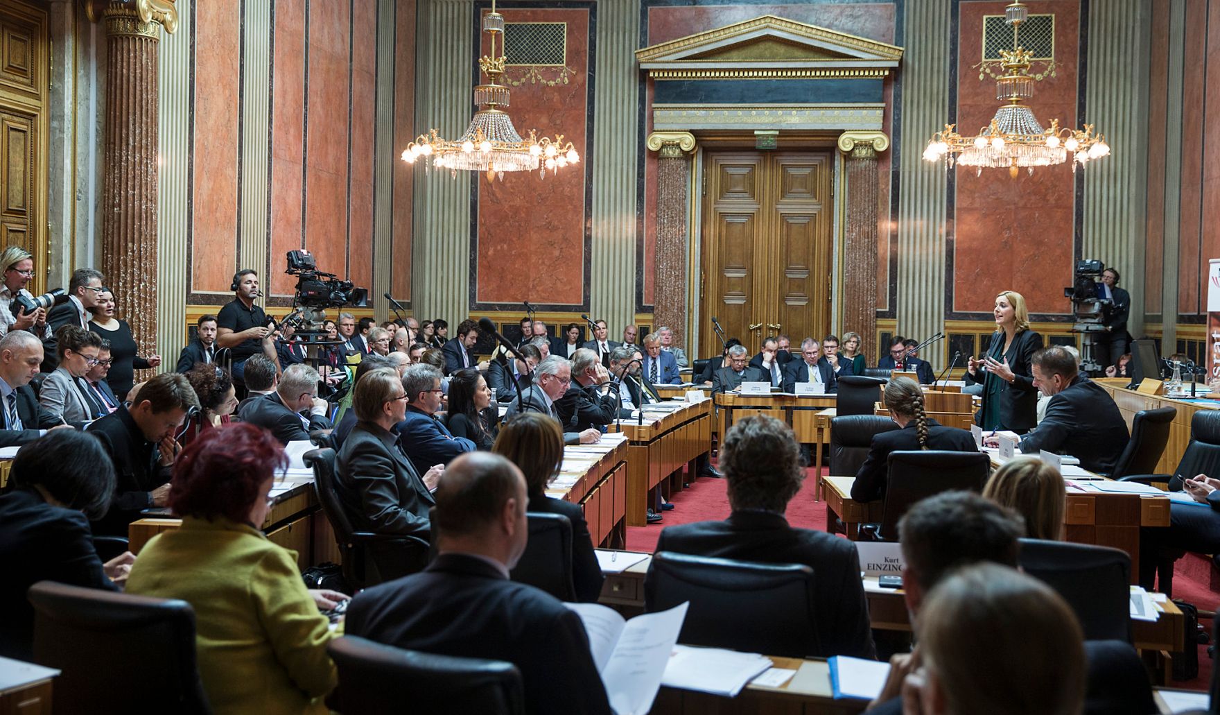 Am 18. November 2015 fand die parlamentarische Enquete &quot;Digitaler Wandel und Politik&quot; statt. Im Bild Staatssekret&auml;rin Sonja Ste&szlig;l.