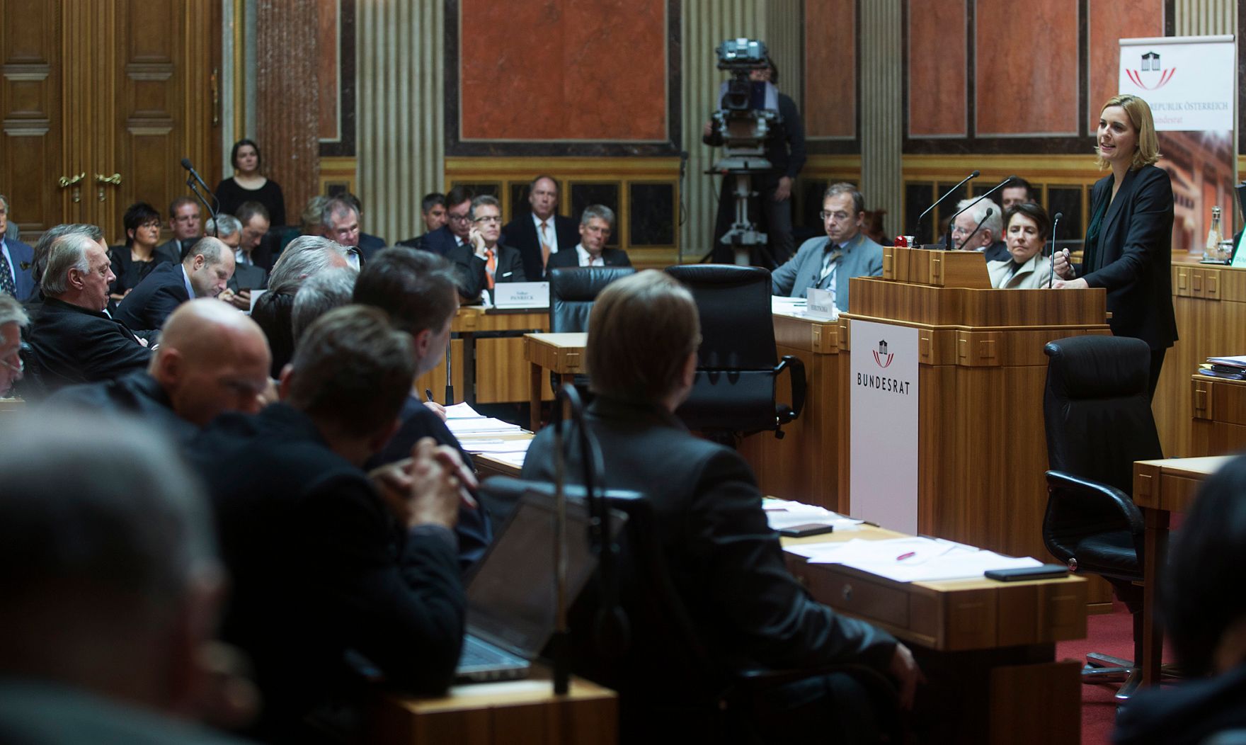 Am 18. November 2015 fand die parlamentarische Enquete &quot;Digitaler Wandel und Politik&quot; statt. Im Bild Staatssekret&auml;rin Sonja Ste&szlig;l.