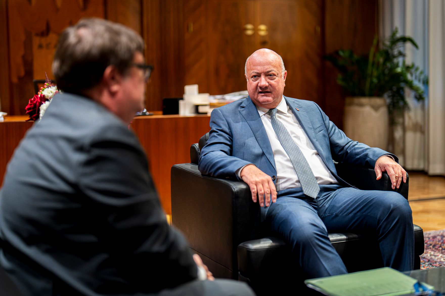 Am 27. Oktober 2025 empfing Bundeskanzler Christian Stocker (r.) den Pr&auml;sidenten des Bundesverwaltungsgericht Christian Filzwieser (l.) zu einem Arbeitsgespr&auml;ch.