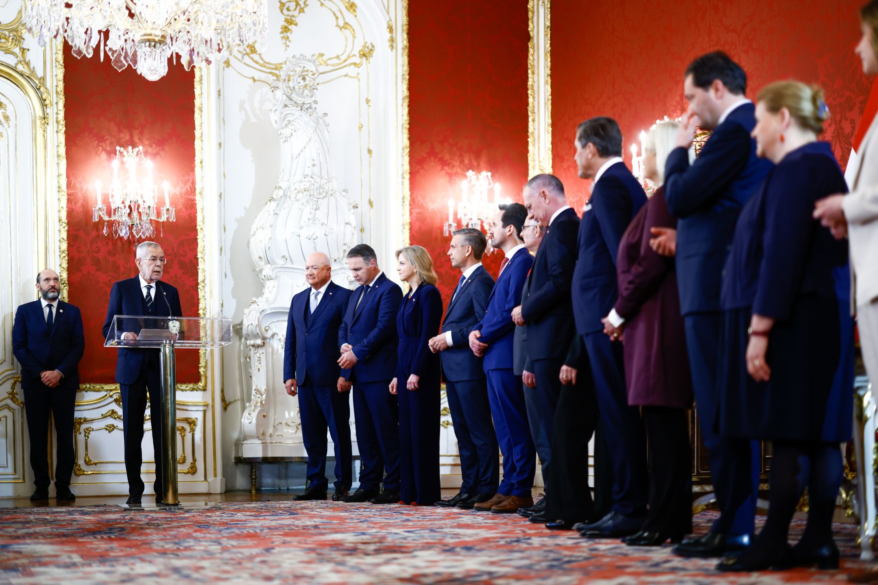 Am 3. M&auml;rz 2025 wurde die neue Bundesregierung von Bundespr&auml;sident Alexander Van der Bellen (2.v.l.) in der Pr&auml;sidentschaftskanzlei angelobt. Im Bild (v.l.n.r.) Bundeskanzler Christian Stocker, Vizekanzler Andreas Babler, Bundesministerin Beate Meinl-Reisinger, Bundesminister Wolfgang Hattmannsdorfer, Bundesminister Christoph Wiederkehr, Bundesminister Markus Marterbauer, Bundesminister Gerhard Karner, Bundesminister Peter Hanke, Bundesministerin Klaudia Tanner, Bundesminister Norbert Totschnig, Bundesministerin Korinna Schumann und Bundesministerin Claudia Plakolm.