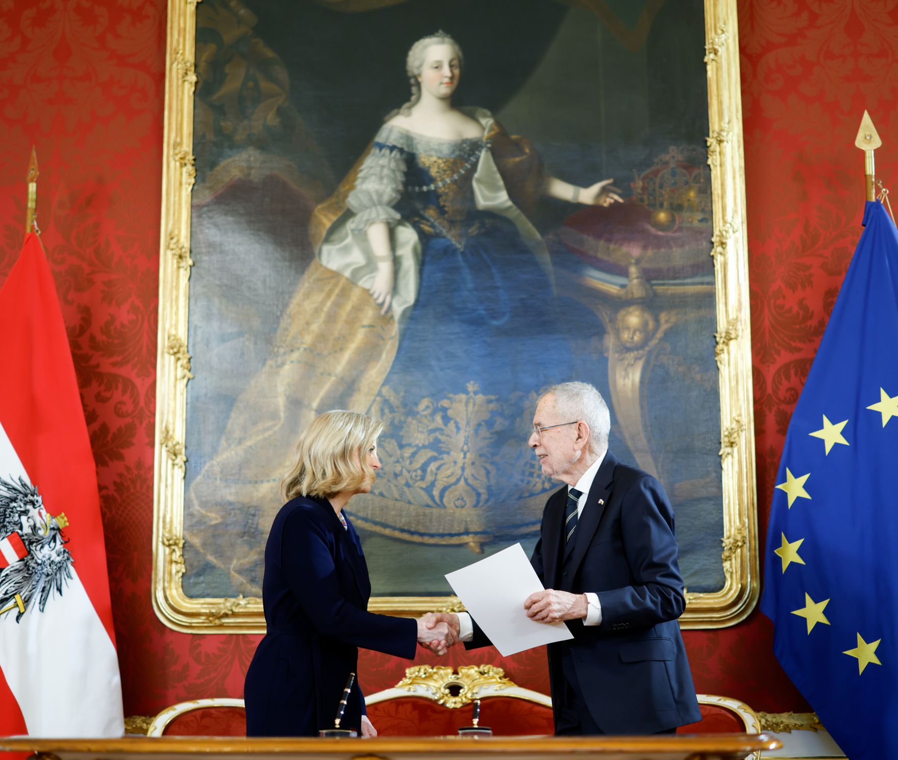 Am 3. M&auml;rz 2025 wurde die neue Bundesregierung von Bundespr&auml;sident Alexander Van der Bellen (r.) in der Pr&auml;sidentschaftskanzlei angelobt. Im Bild Bundesministerin Beate Meinl-Reisinger (l.).